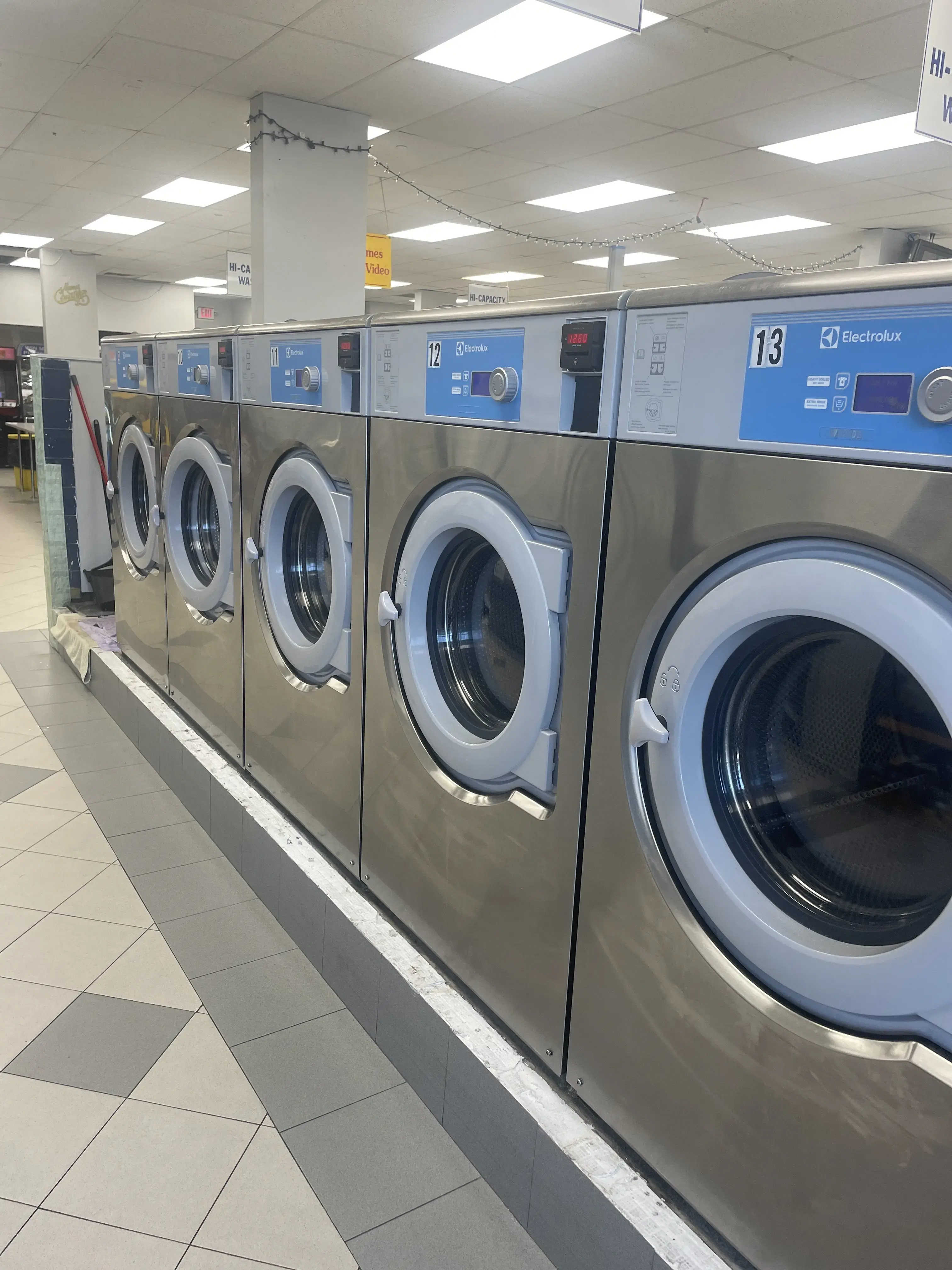 Super Saver Free Dry Laundromat thumbnail 17