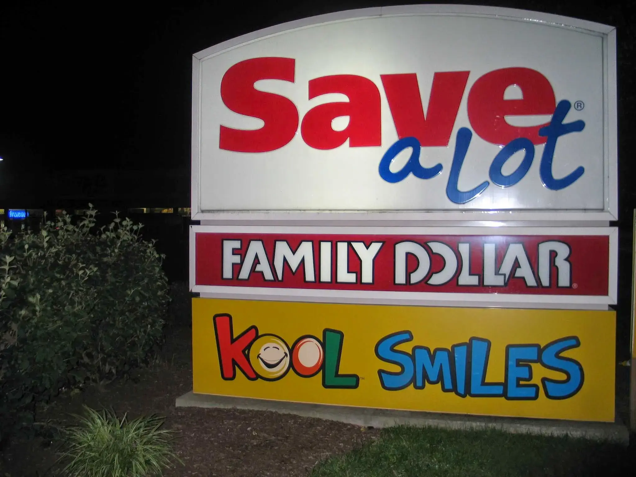 Super Saver Free Dry Laundromat - Image 12