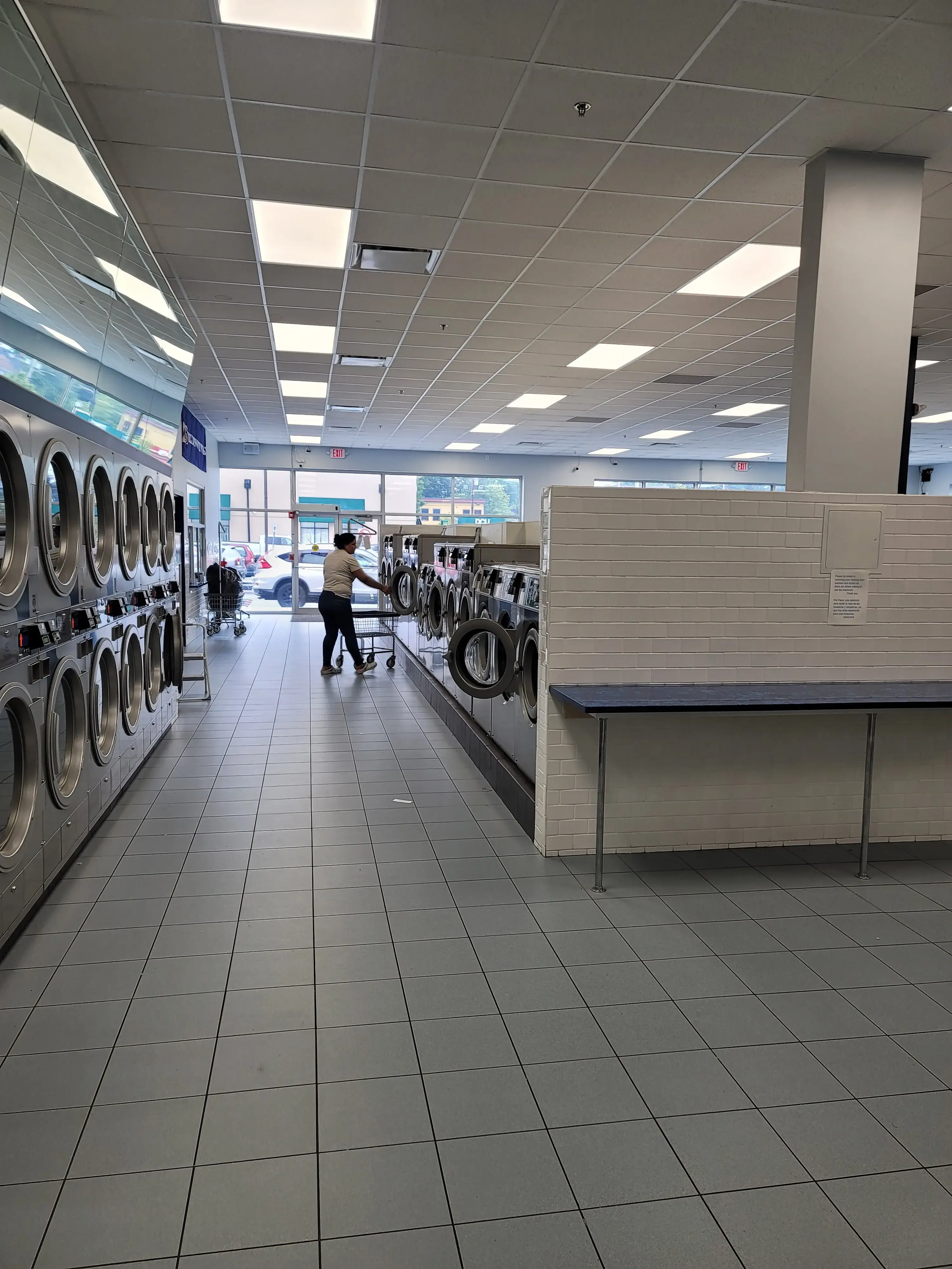 Super Saver Free Dry Laundromat - Image 14