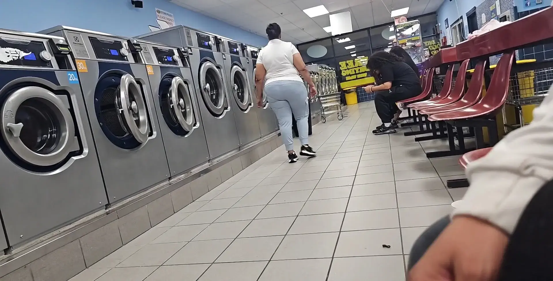 Super Saver Free Dry Laundromat - Image 15