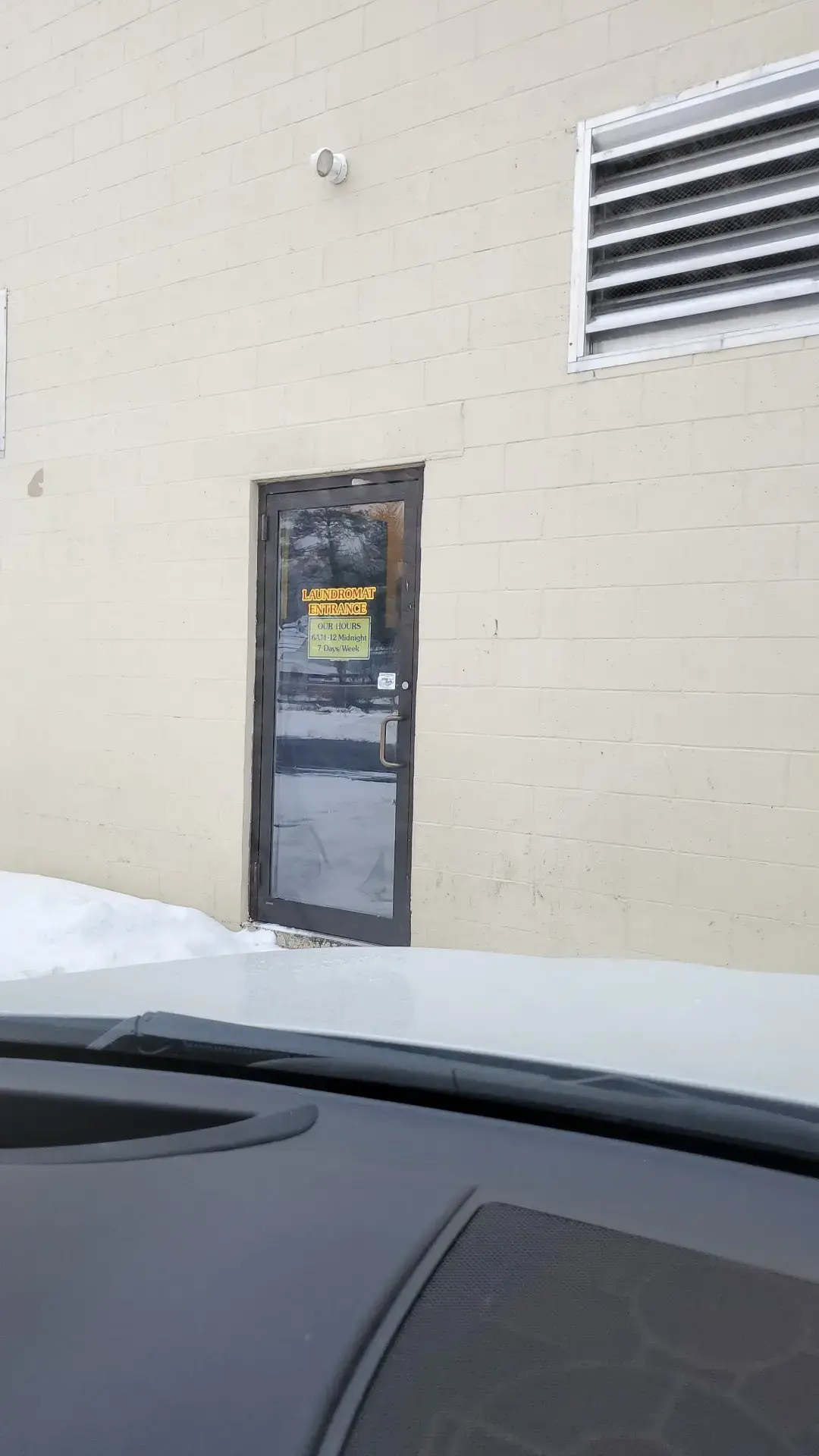 Super Saver Free Dry Laundromat - Image 10