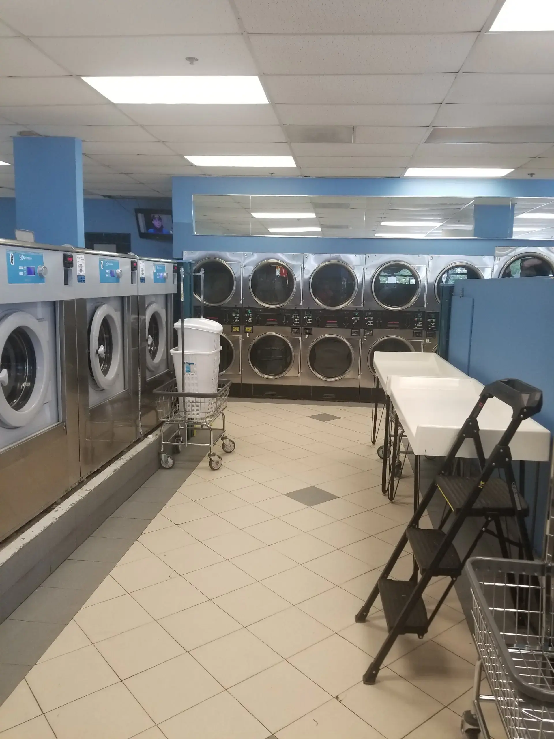 Super Saver Free Dry Laundromat - Image 11