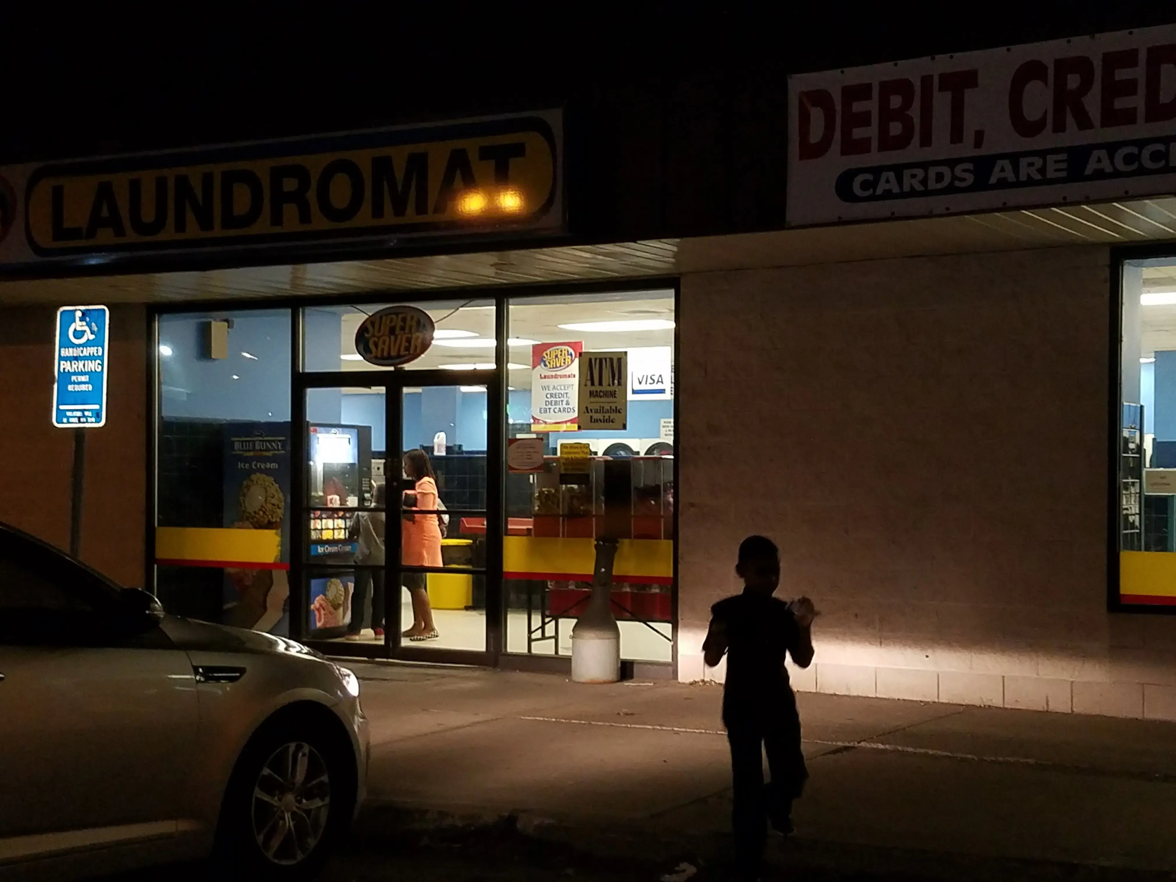 Super Saver Free Dry Laundromat - Image 8