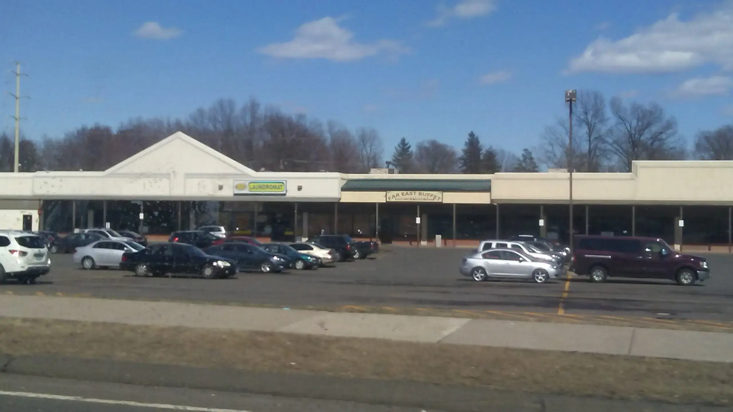 Super Saver Free Dry Laundromat - Image 3