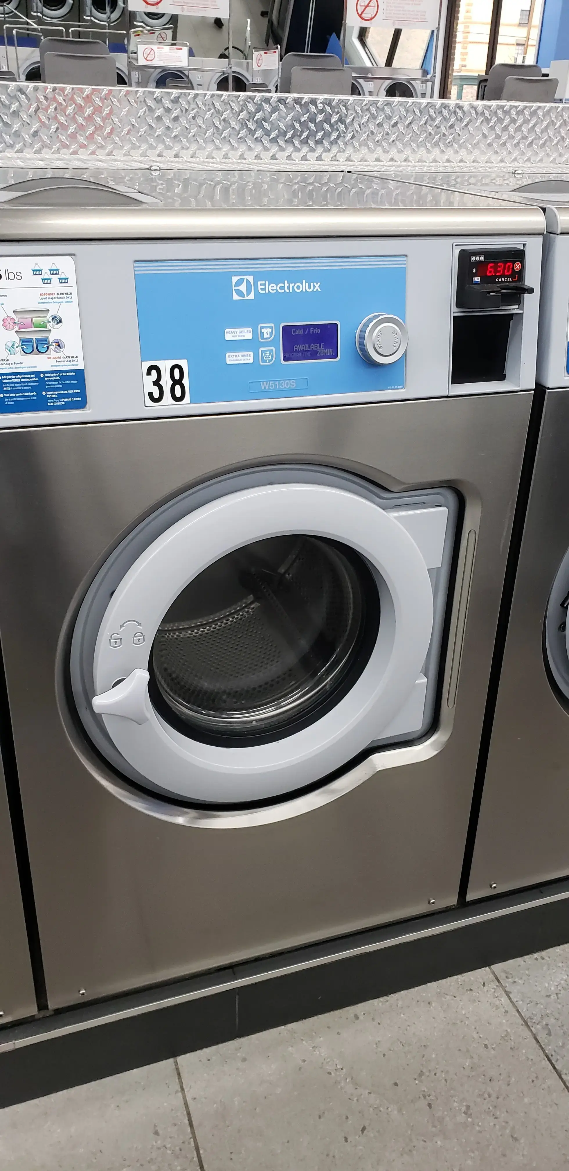 Super Saver Giant Laundromat thumbnail 17