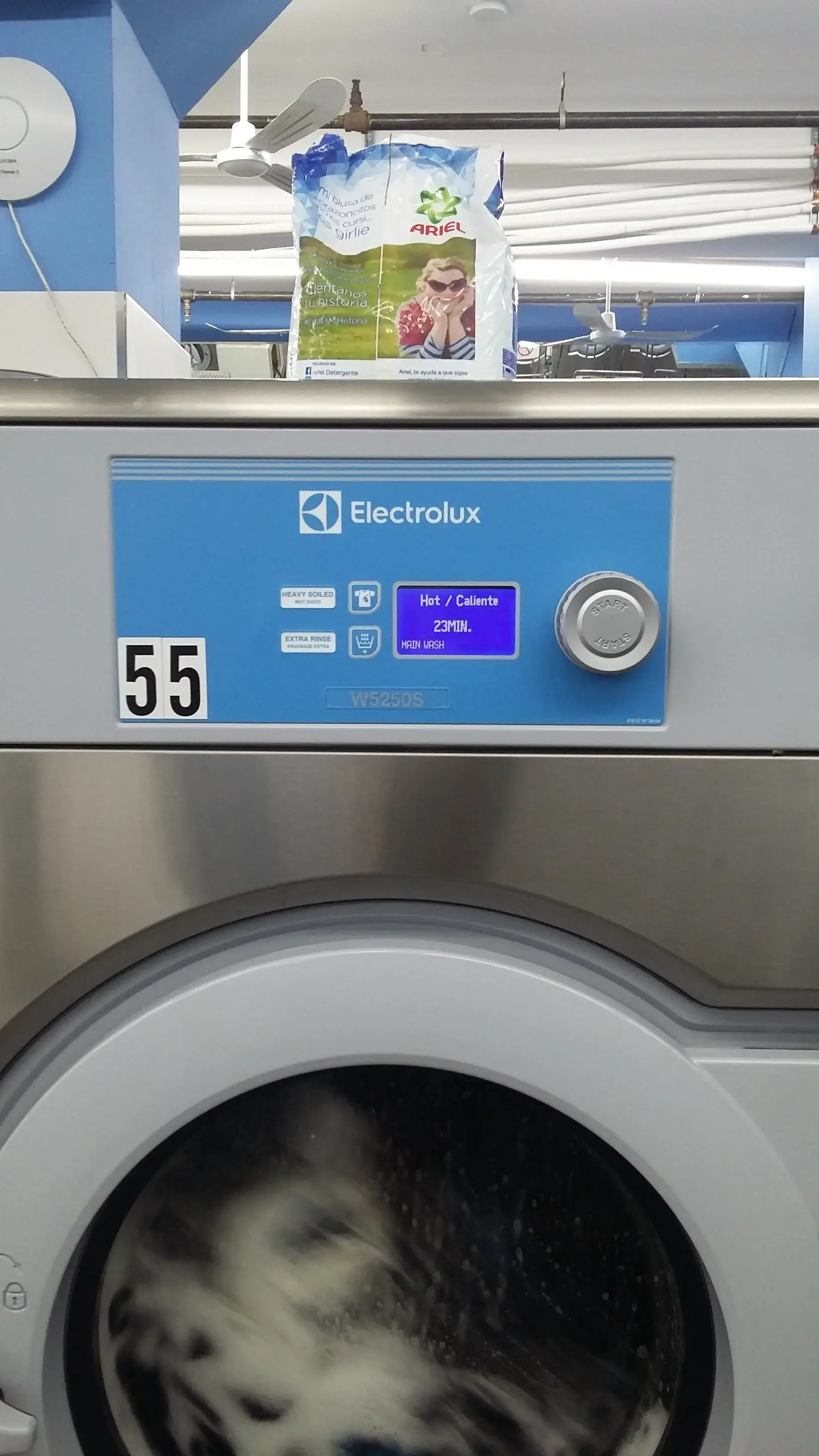 Super Saver Giant Laundromat - Image 15