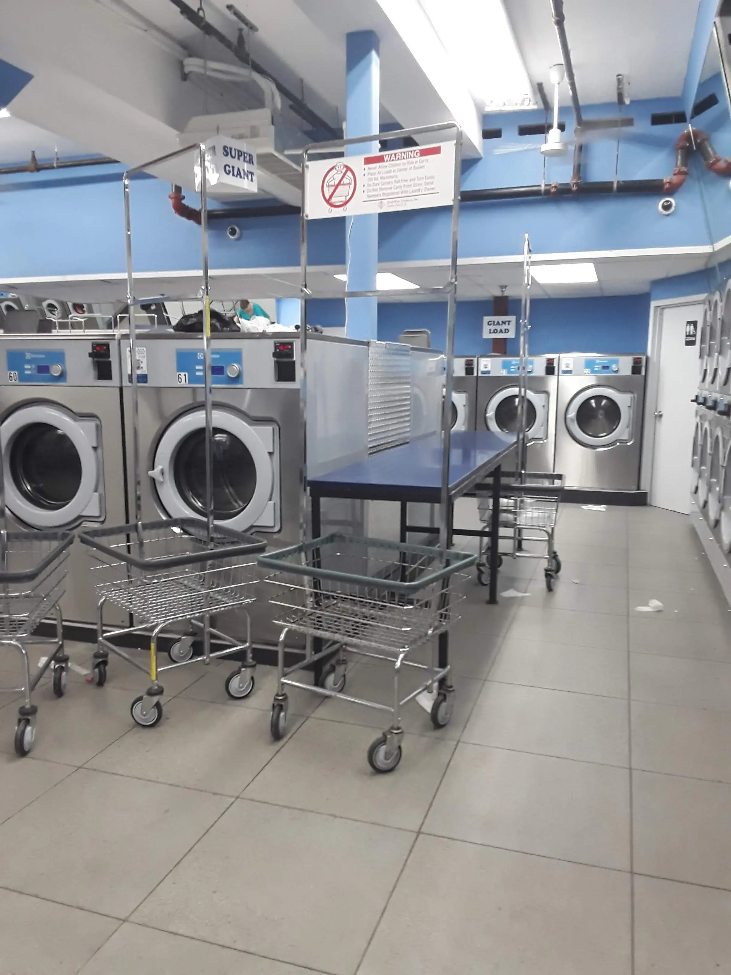 Super Saver Giant Laundromat - Image 19
