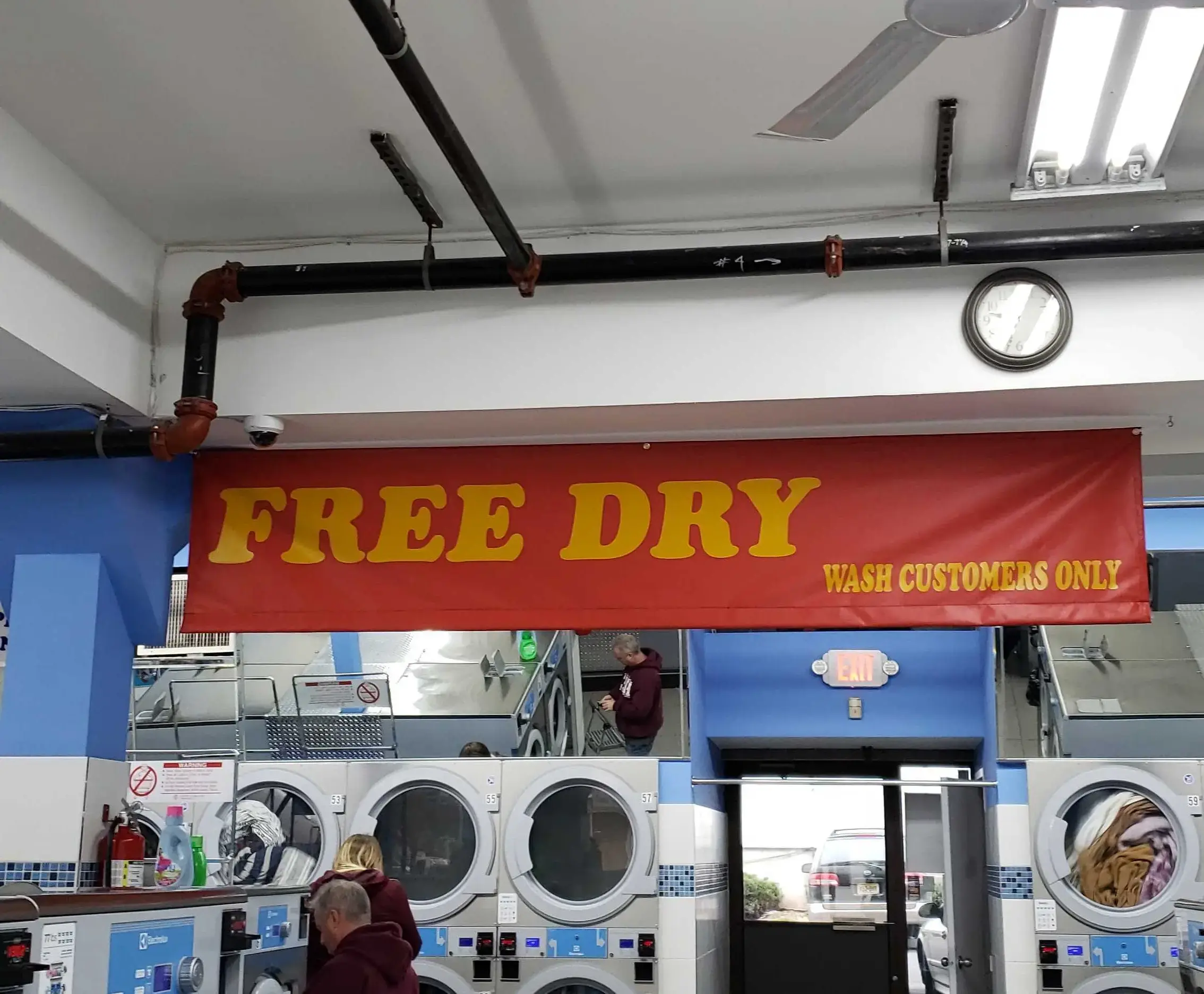 Super Saver Giant Laundromat - Image 7