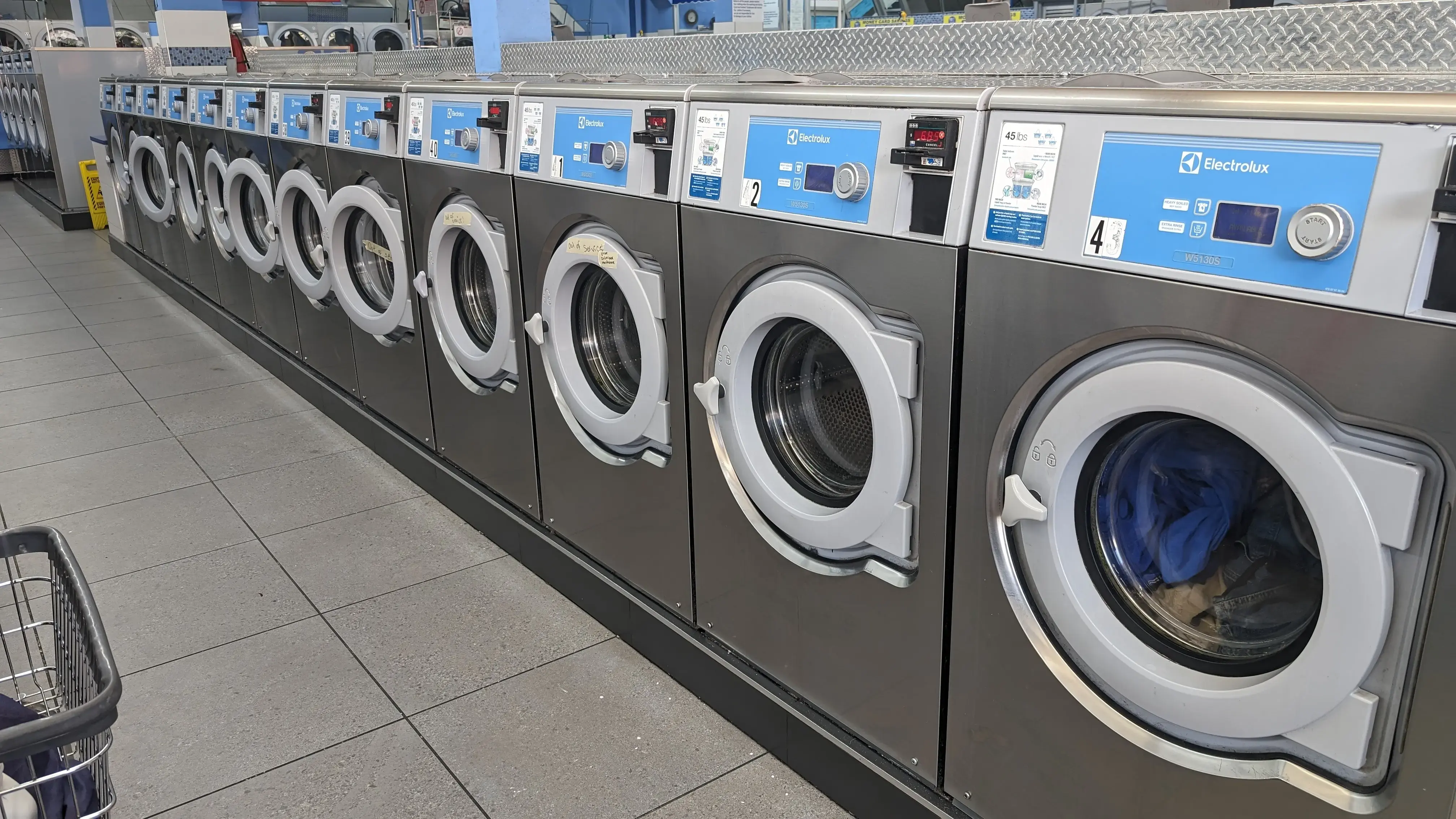 Super Saver Giant Laundromat location