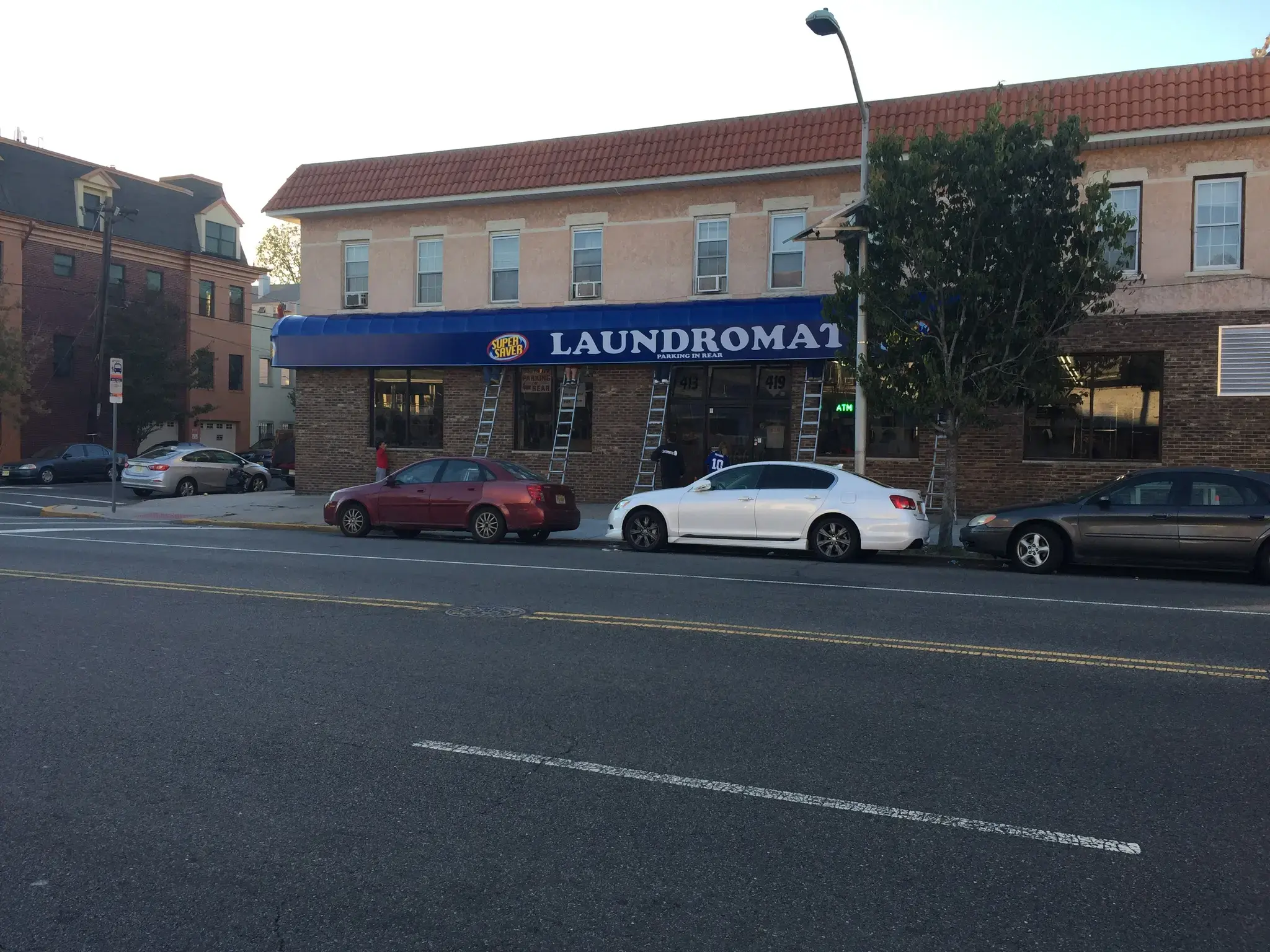 Super Saver Giant Laundromat - Image 2