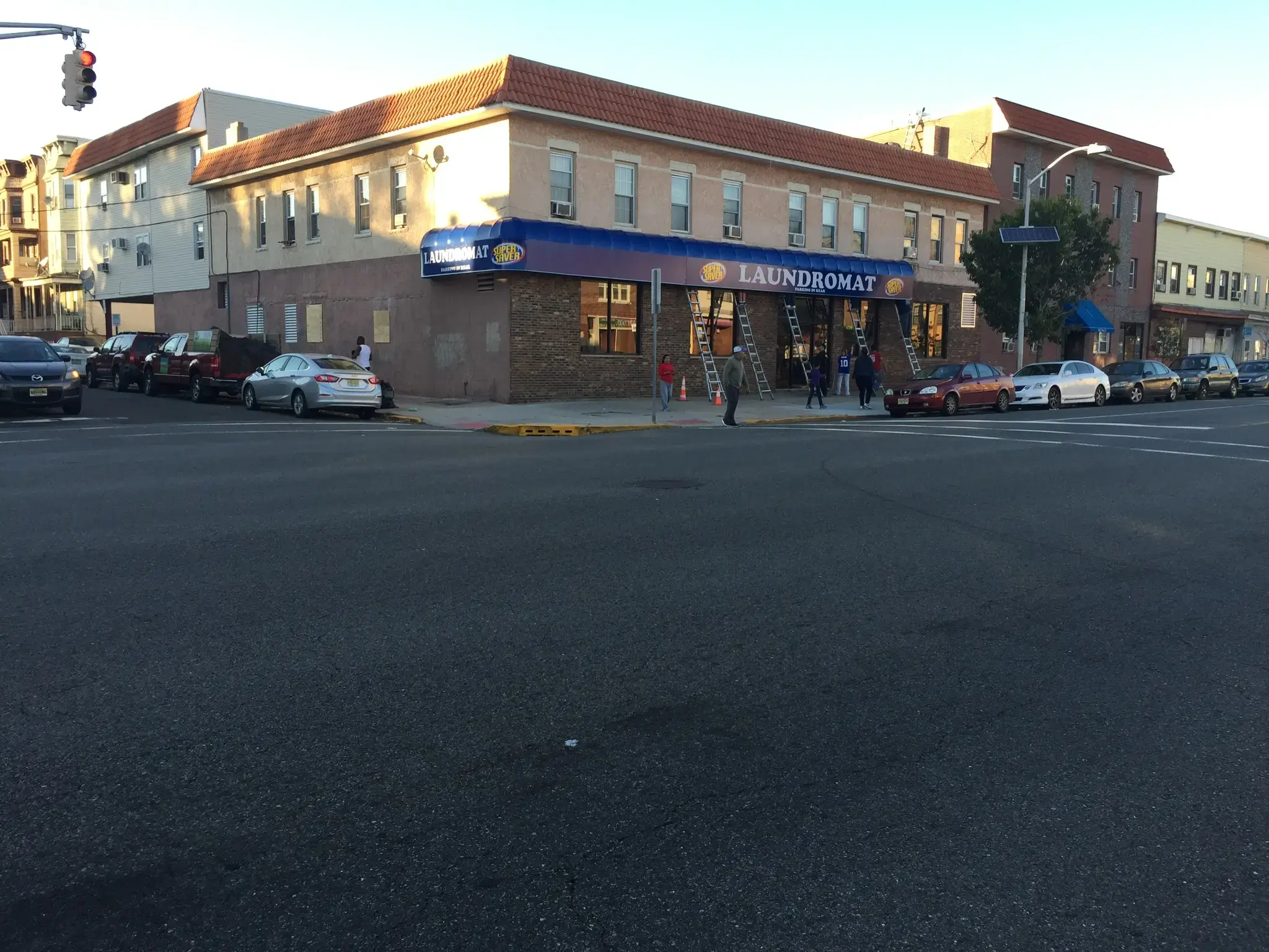 Super Saver Giant Laundromat - Image 8