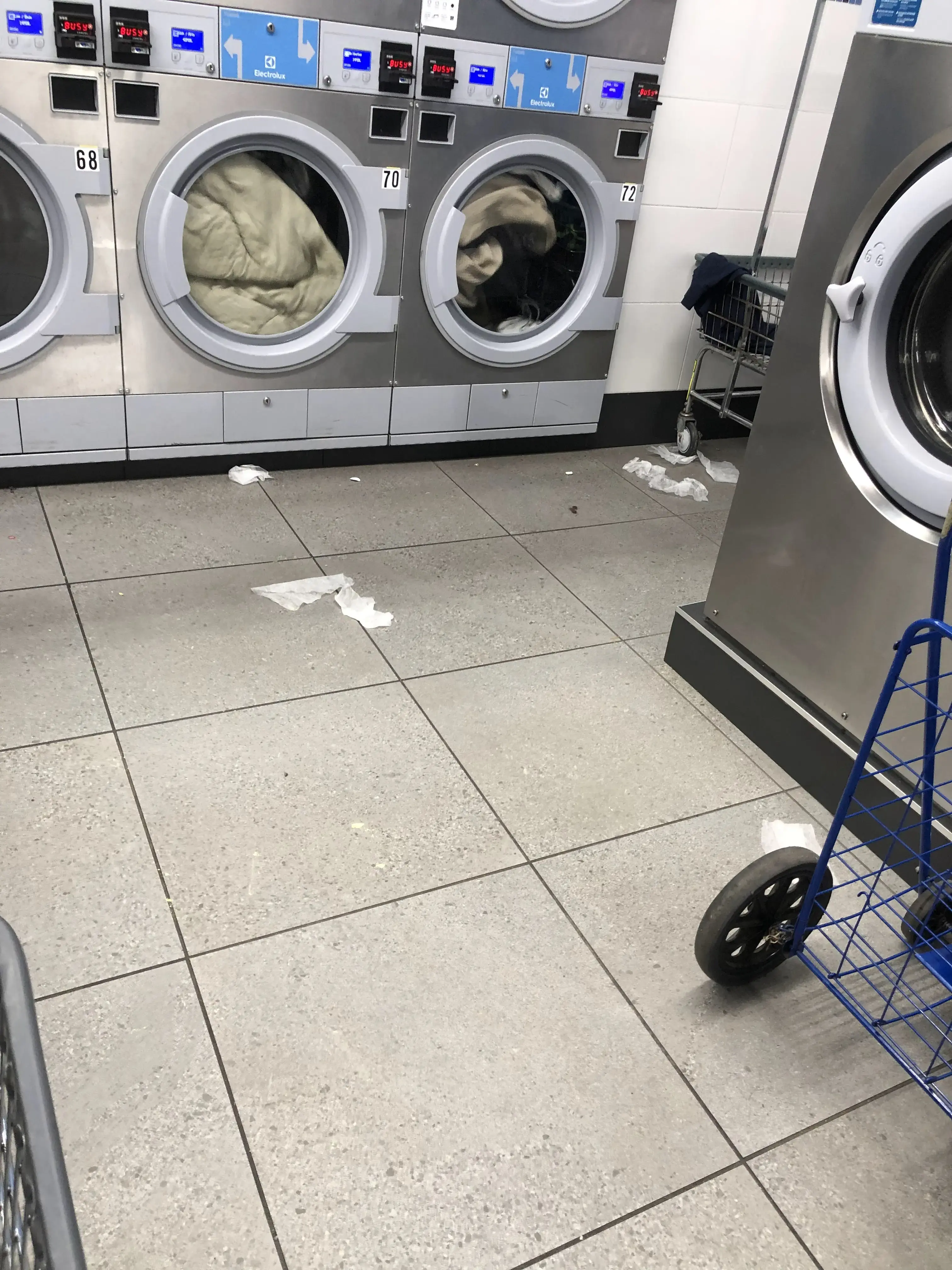 Super Saver Giant Laundromat - Image 20