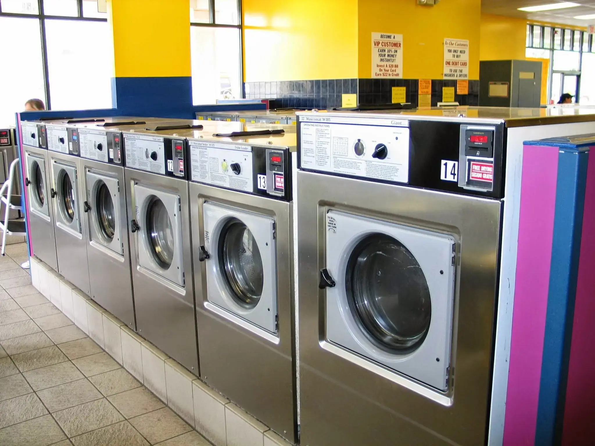 Super Saver Laundromat - Image 16