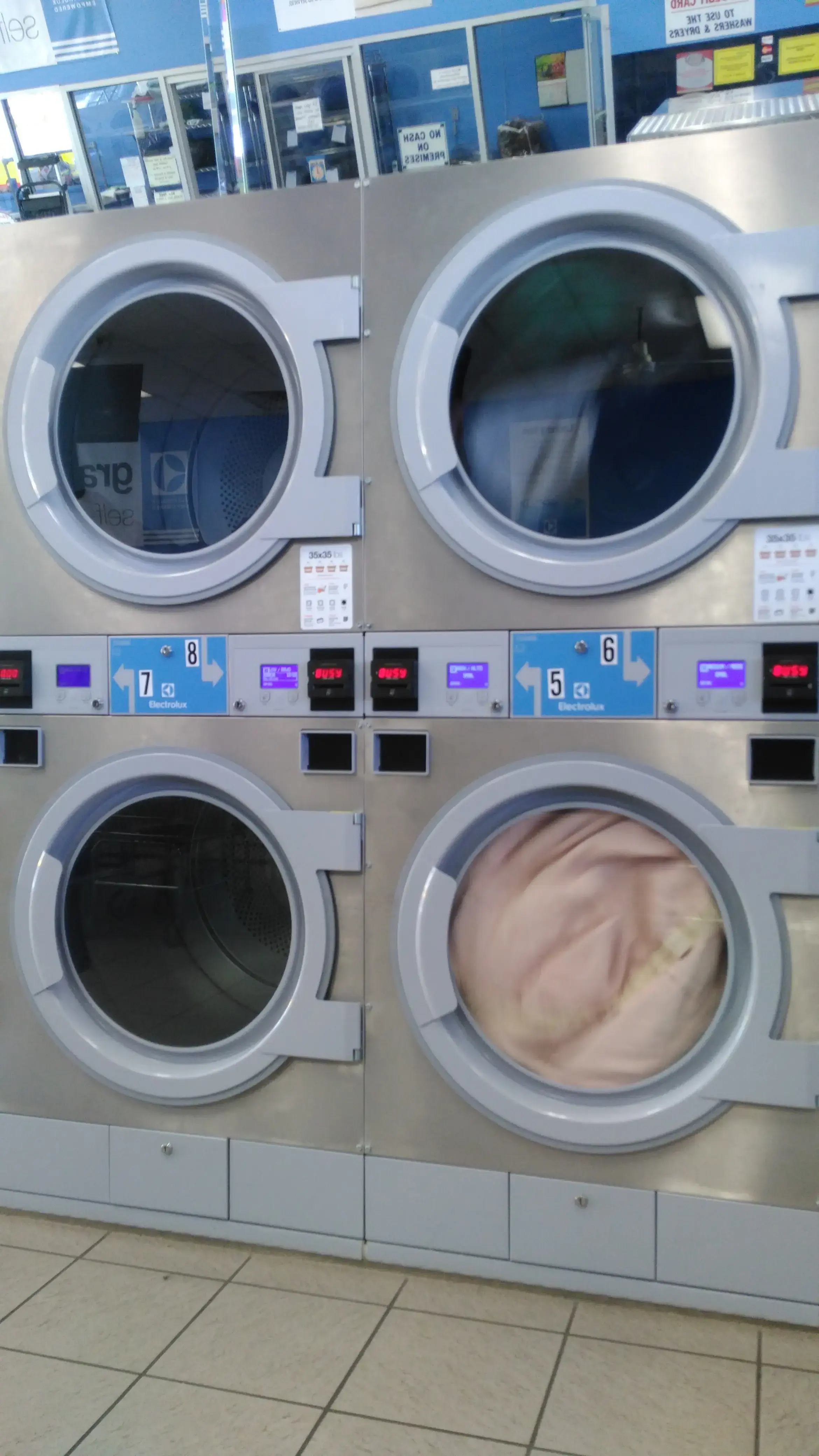 Super Saver Laundromat - Image 14