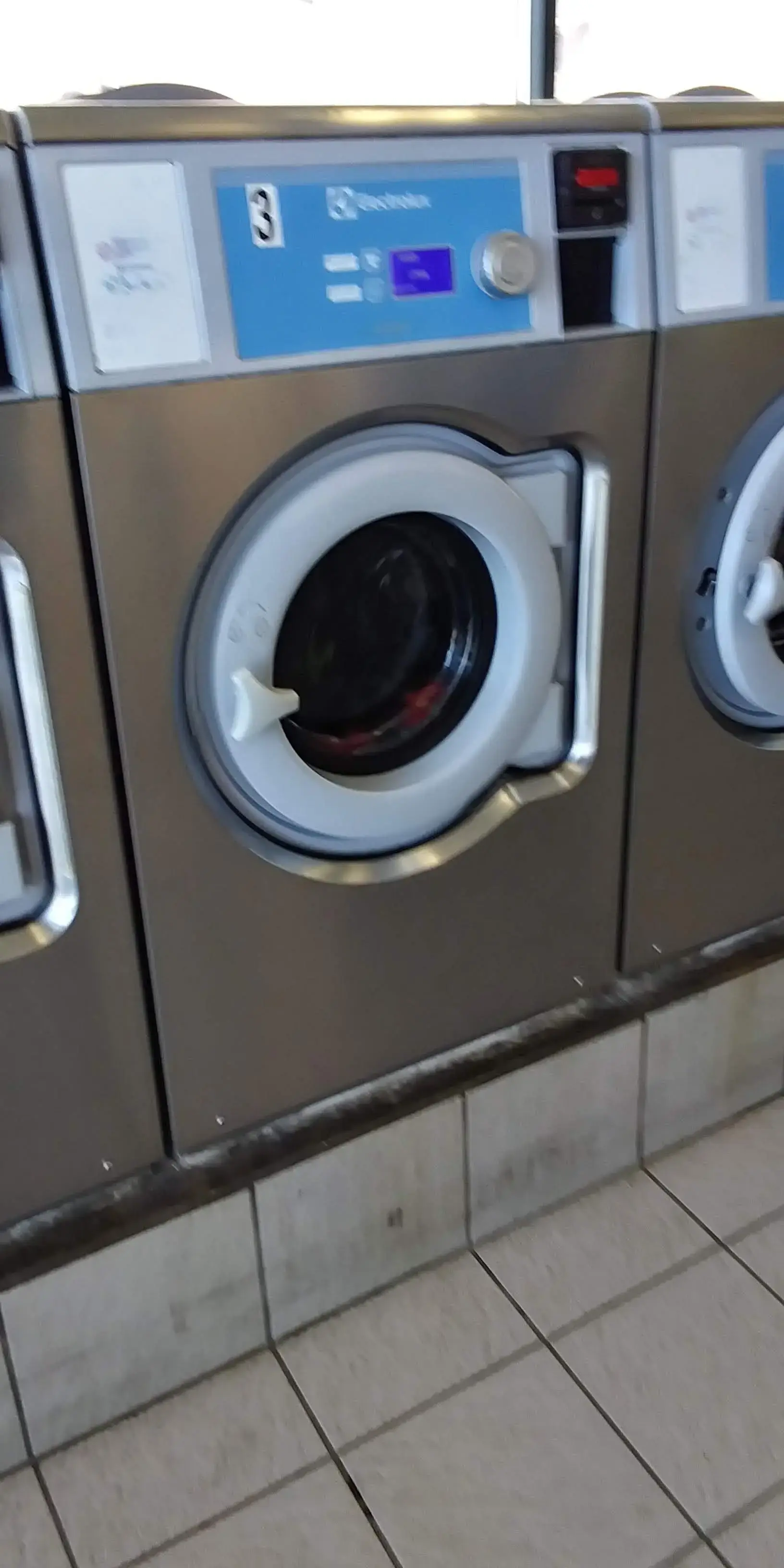 Super Saver Laundromat thumbnail 17