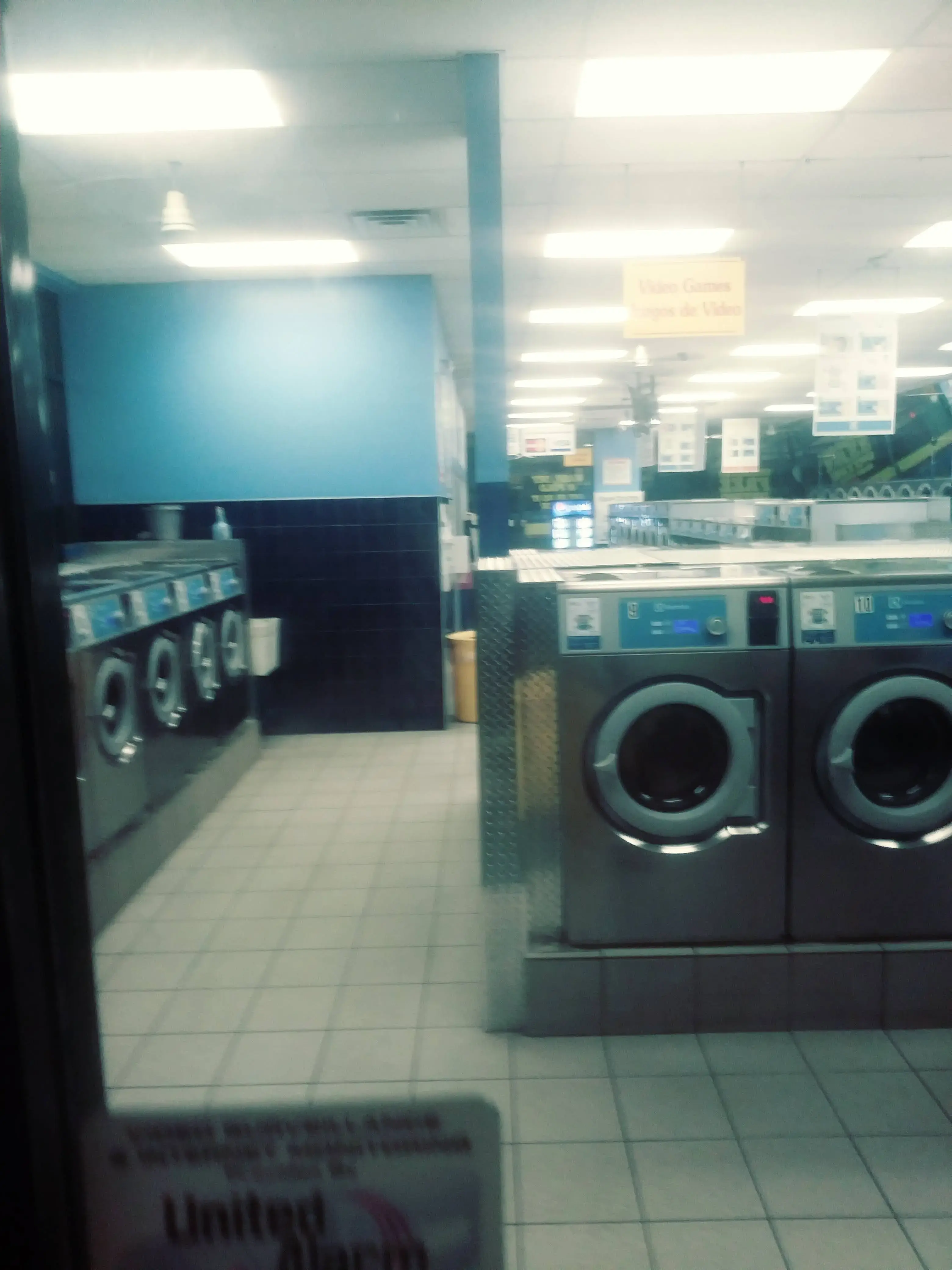 Super Saver Laundromat - Image 5