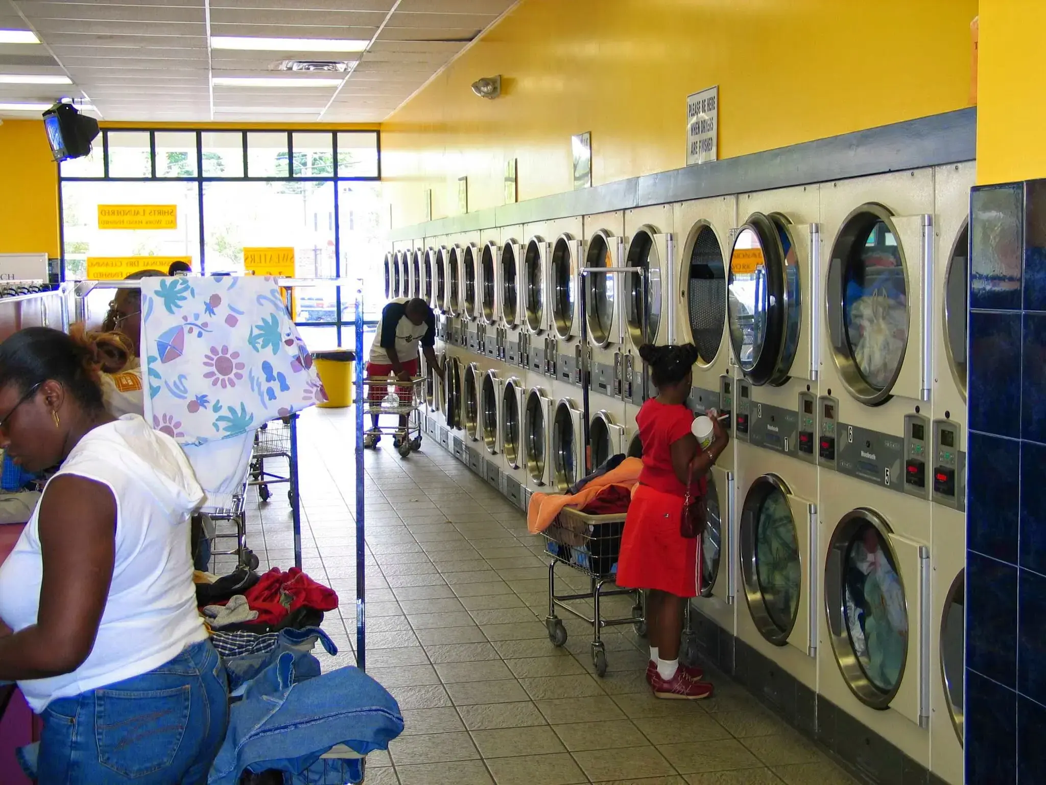 Super Saver Laundromat - Image 6