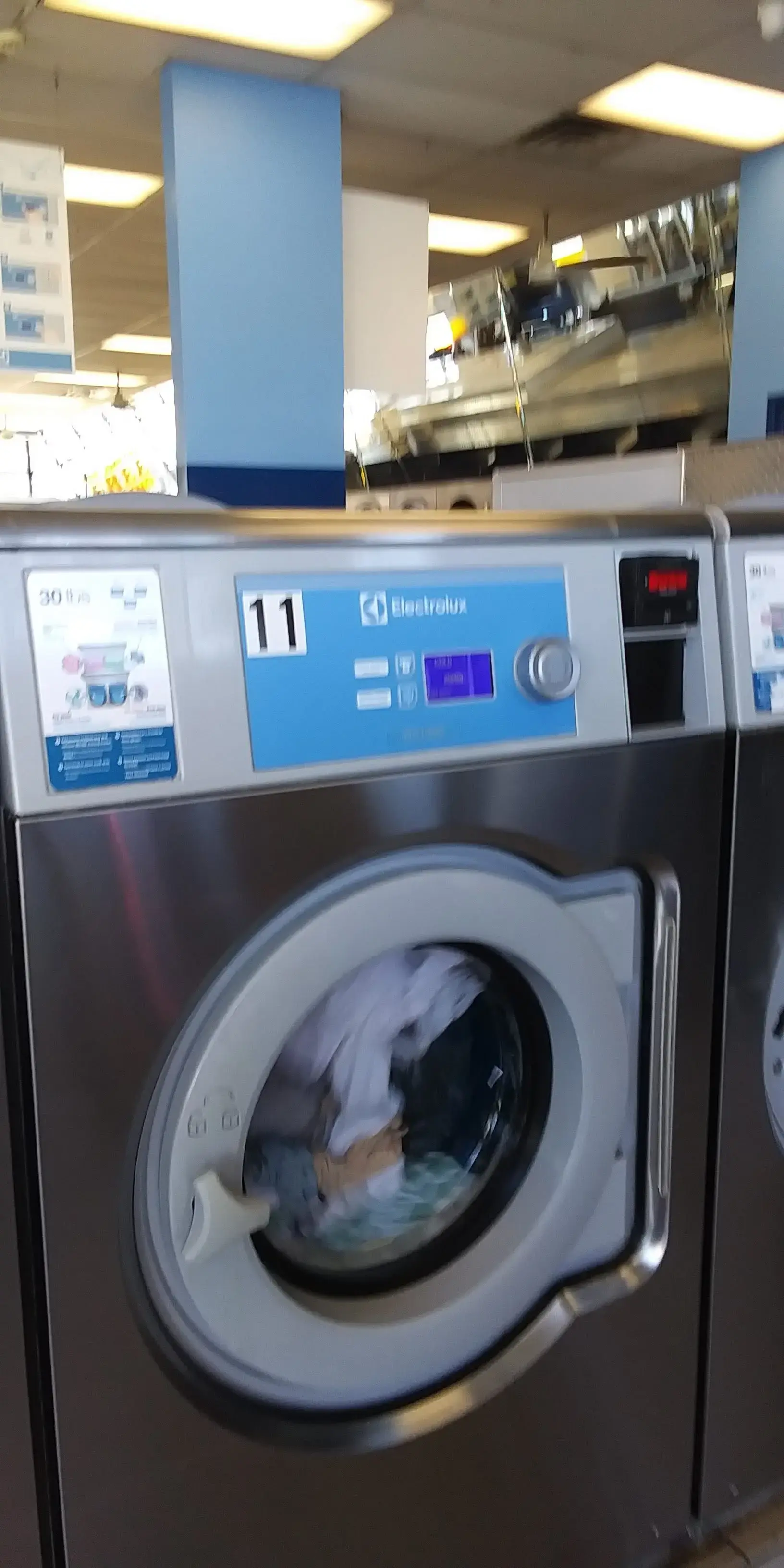Super Saver Laundromat - Image 15