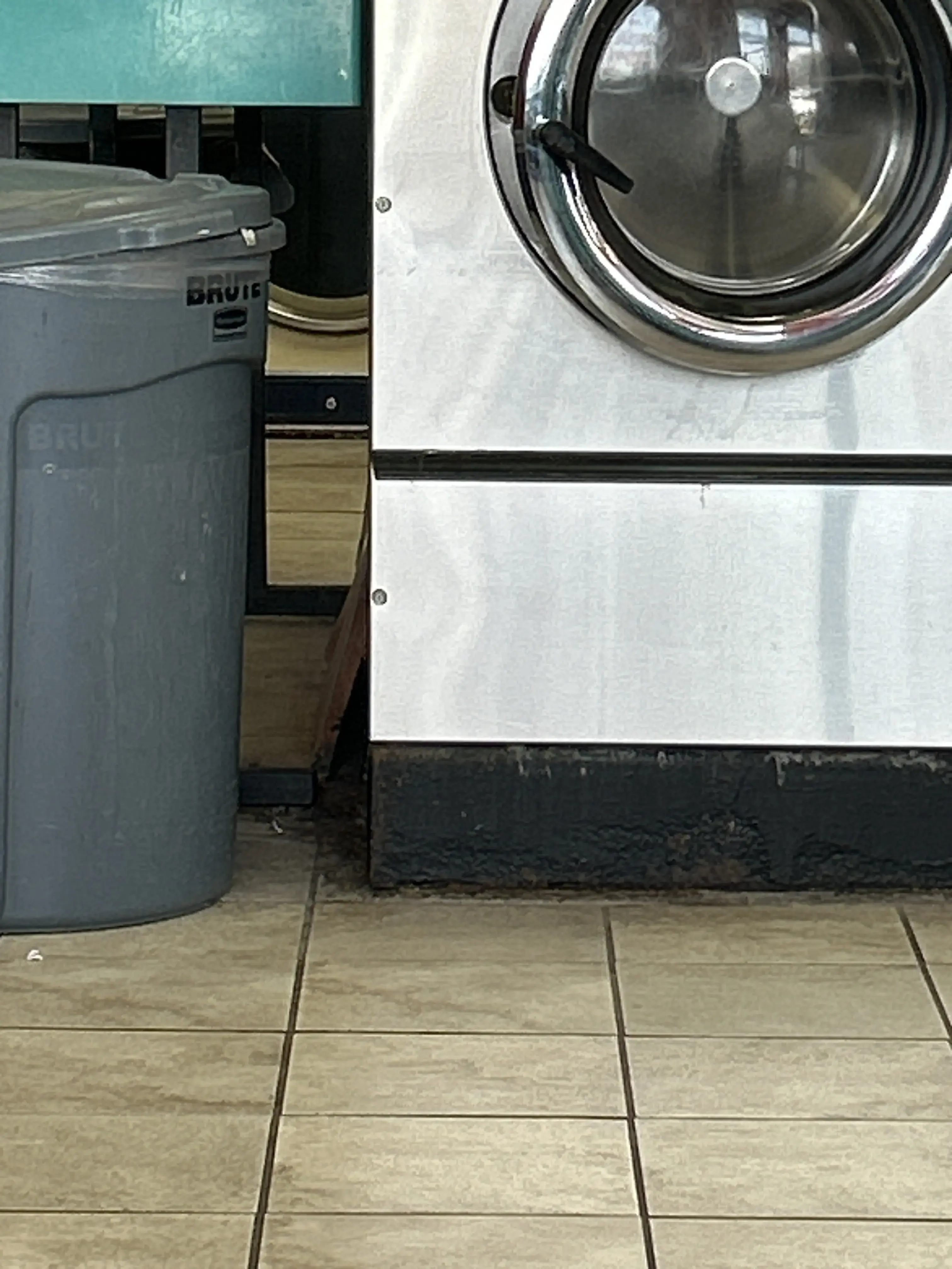 Super Saver Laundromat thumbnail 15