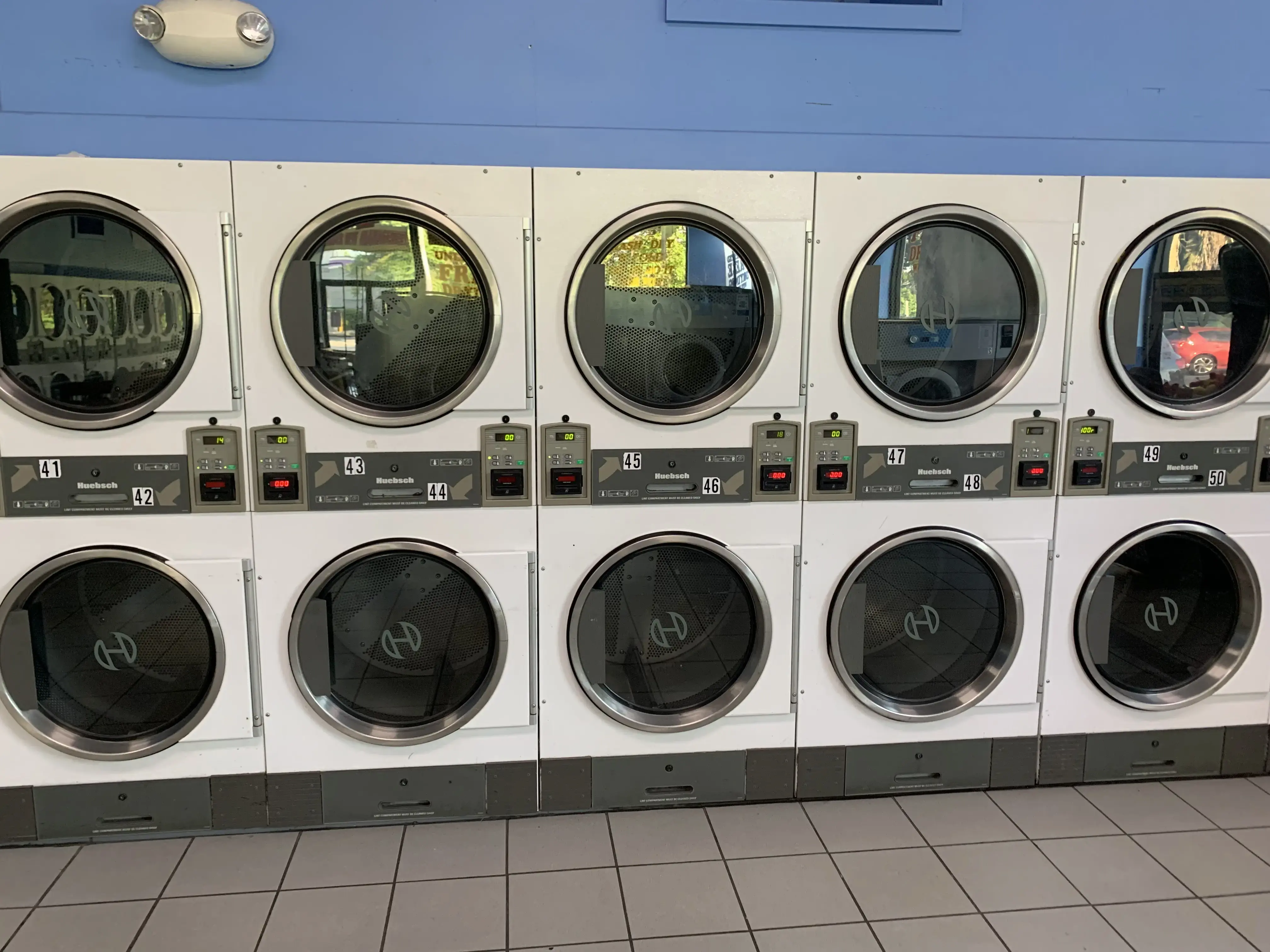 Super Saver Laundromat thumbnail 20