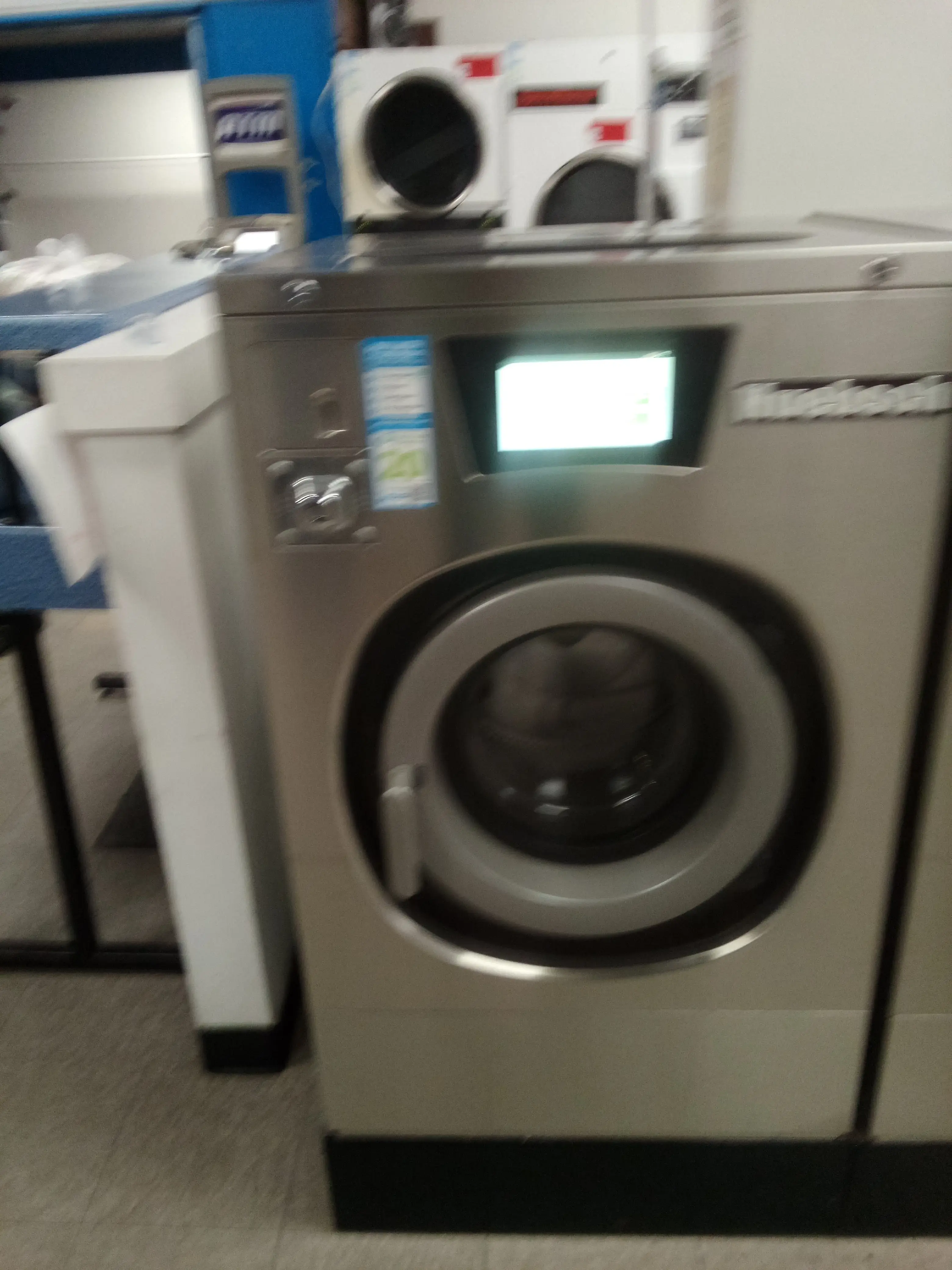 Super Spin Laundromat | Wash and Fold thumbnail 5
