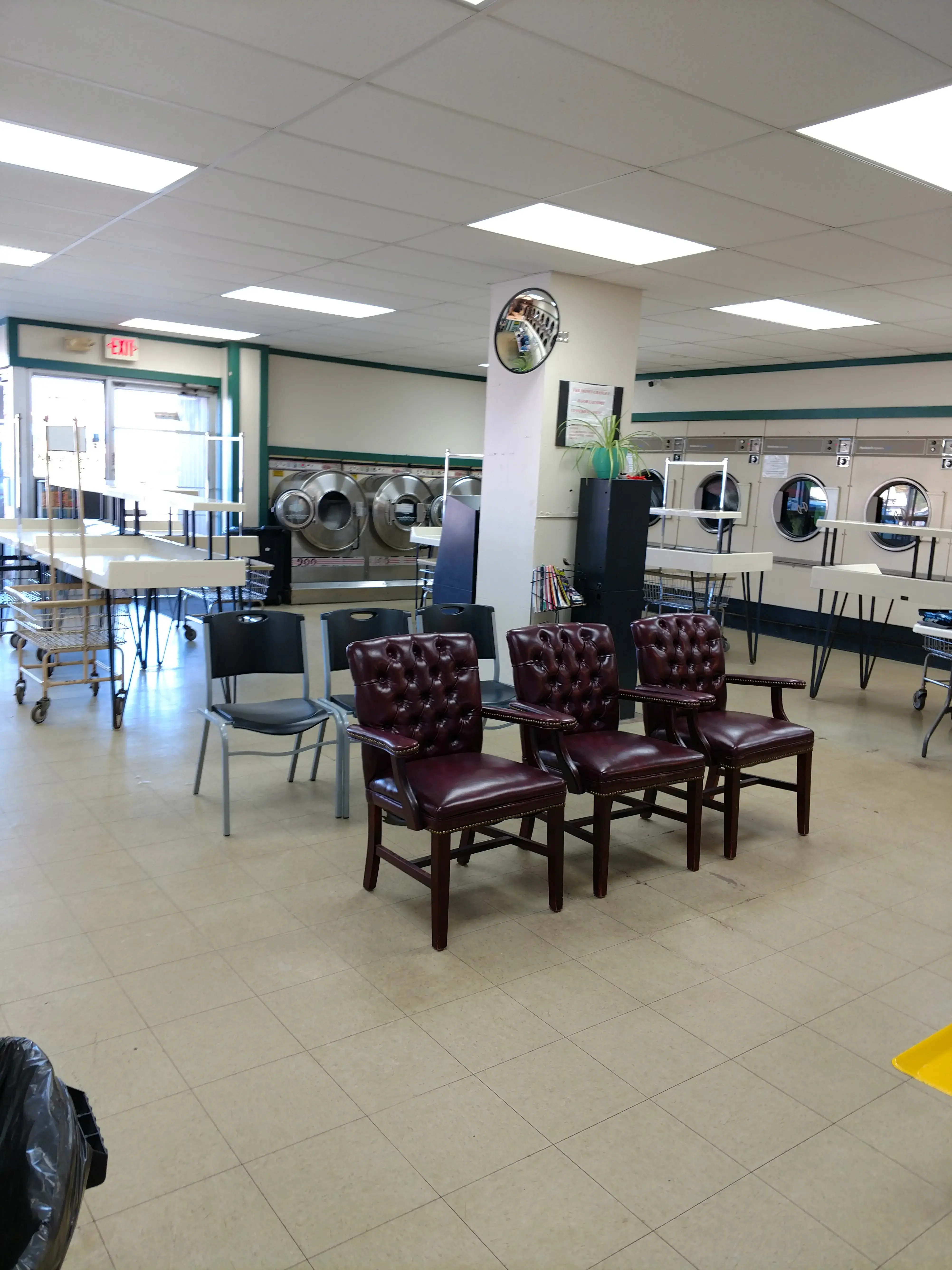 Super Suds (formerly Mercedes) Coin Laundry & Dry Cleaning thumbnail 7
