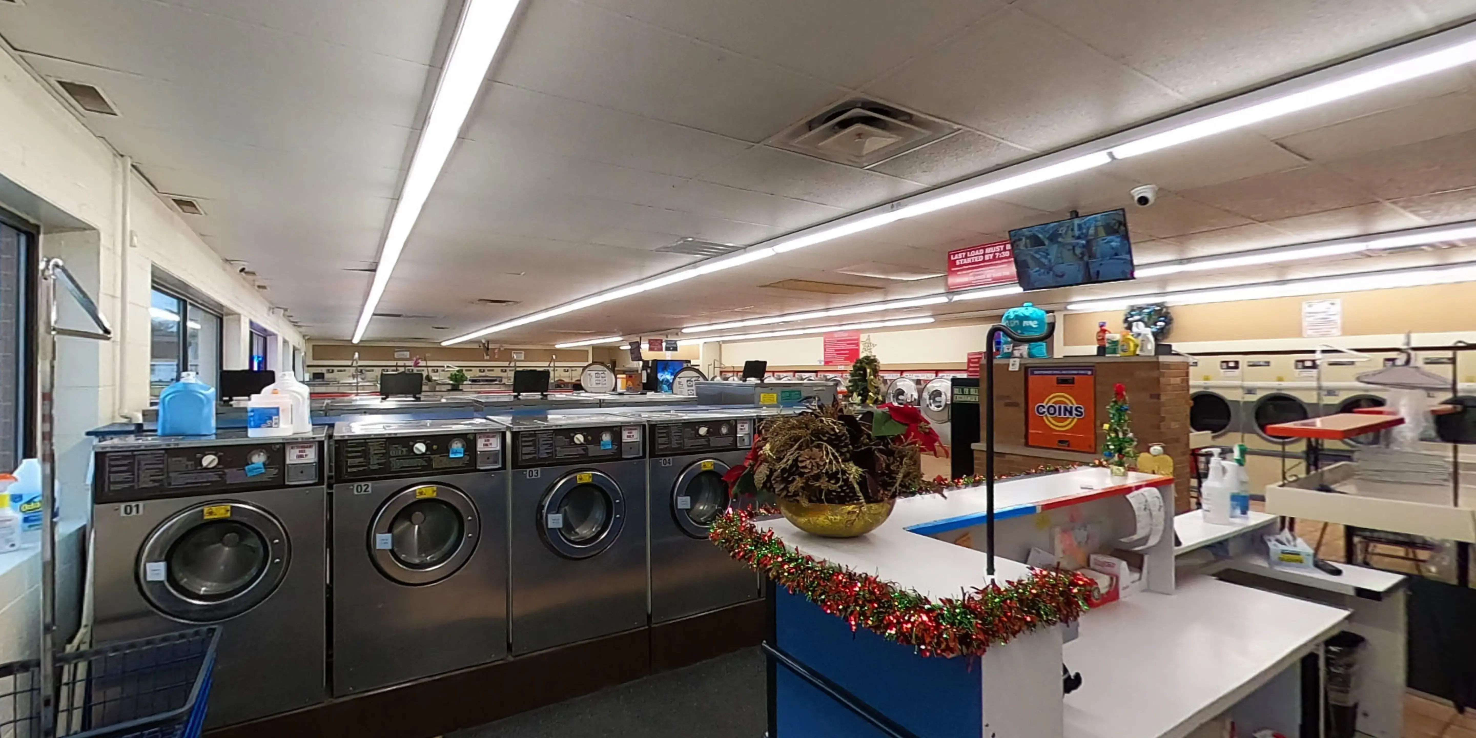 Super Suds Laundromat - Coin Laundry & Wash and Fold thumbnail 9
