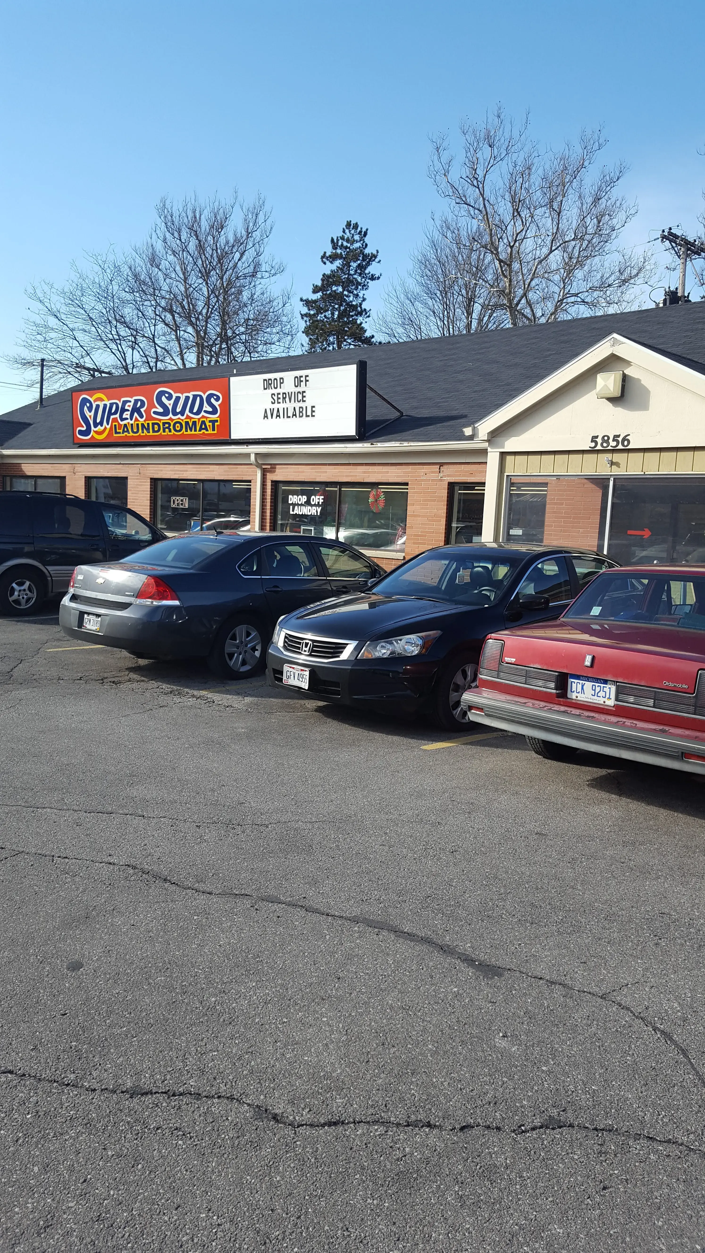 Super Suds Laundromat - Coin Laundry & Wash and Fold thumbnail 19