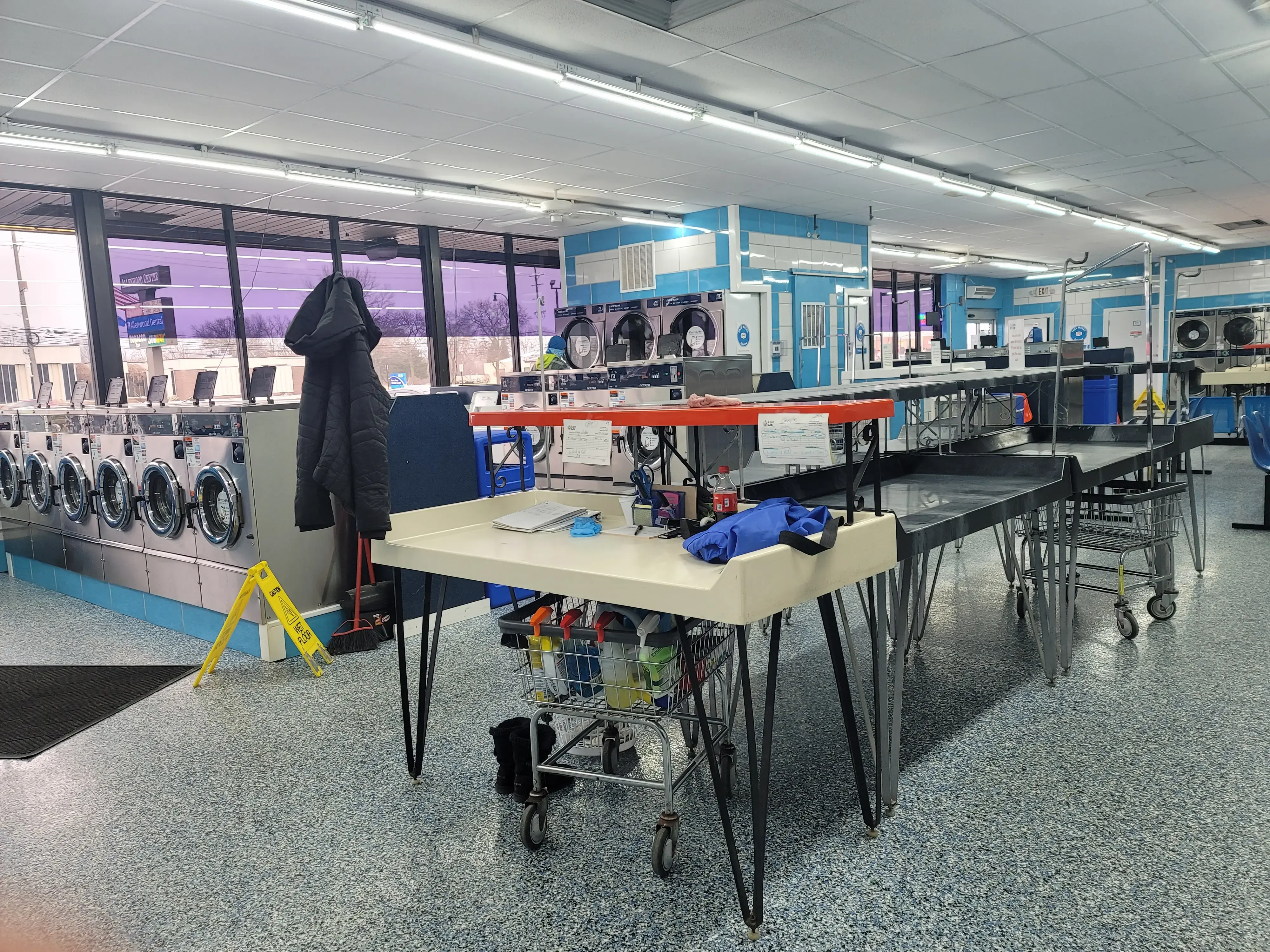 Super Suds Laundromat - Coin Laundry & Wash-N-Fold thumbnail 5