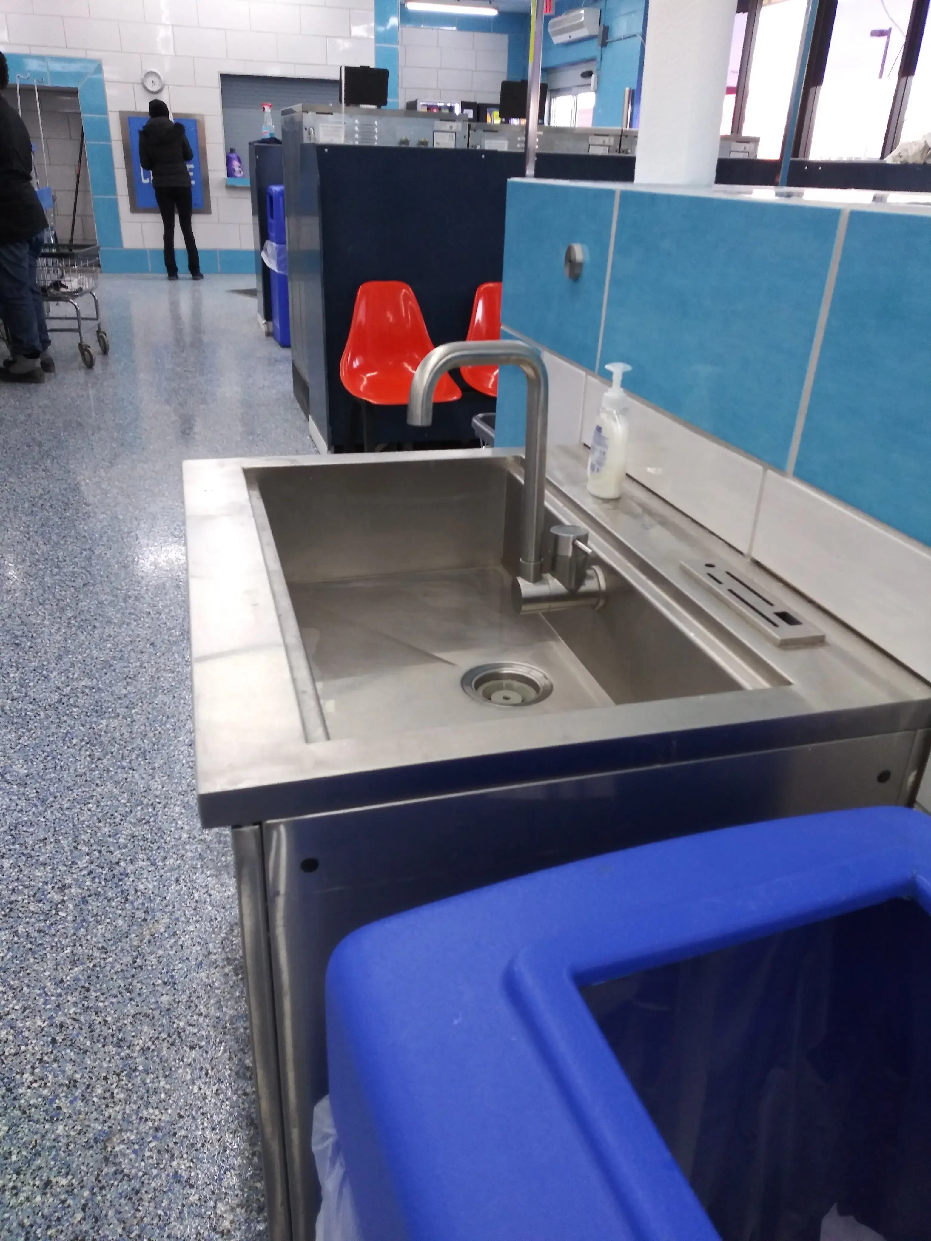 Super Suds Laundromat - Coin Laundry & Wash-N-Fold thumbnail 13