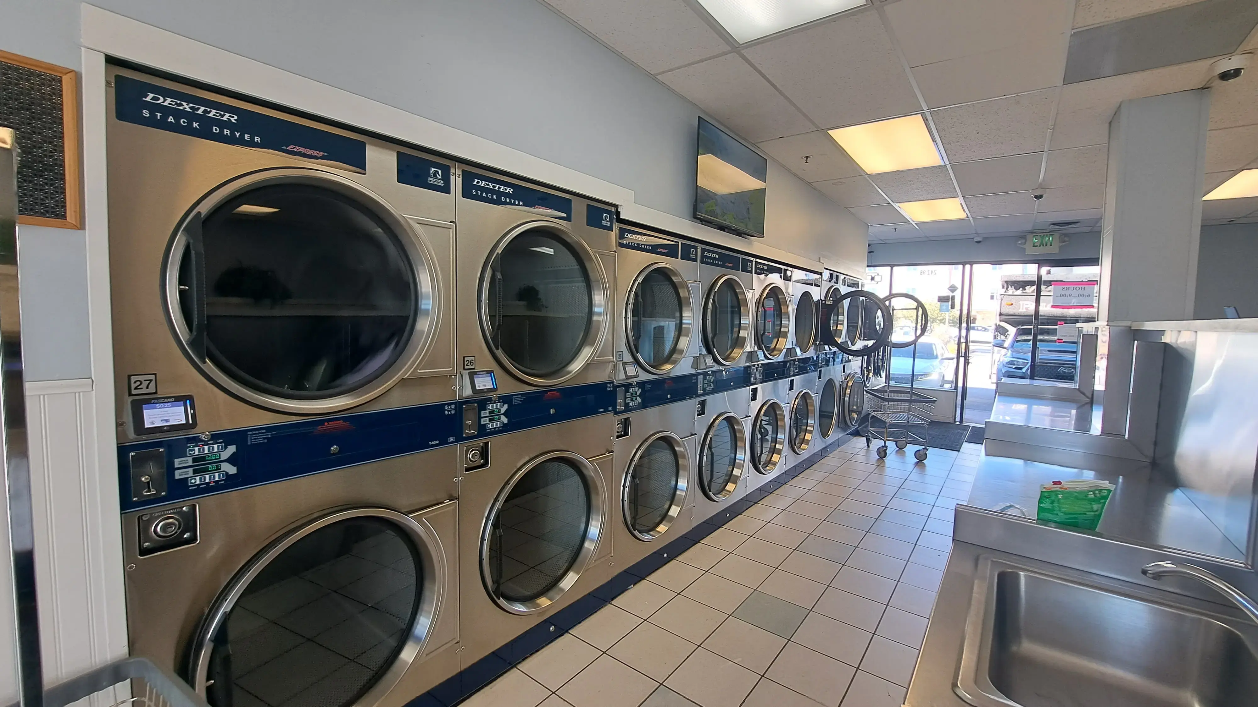 Super Suds Laundromat - Image 2