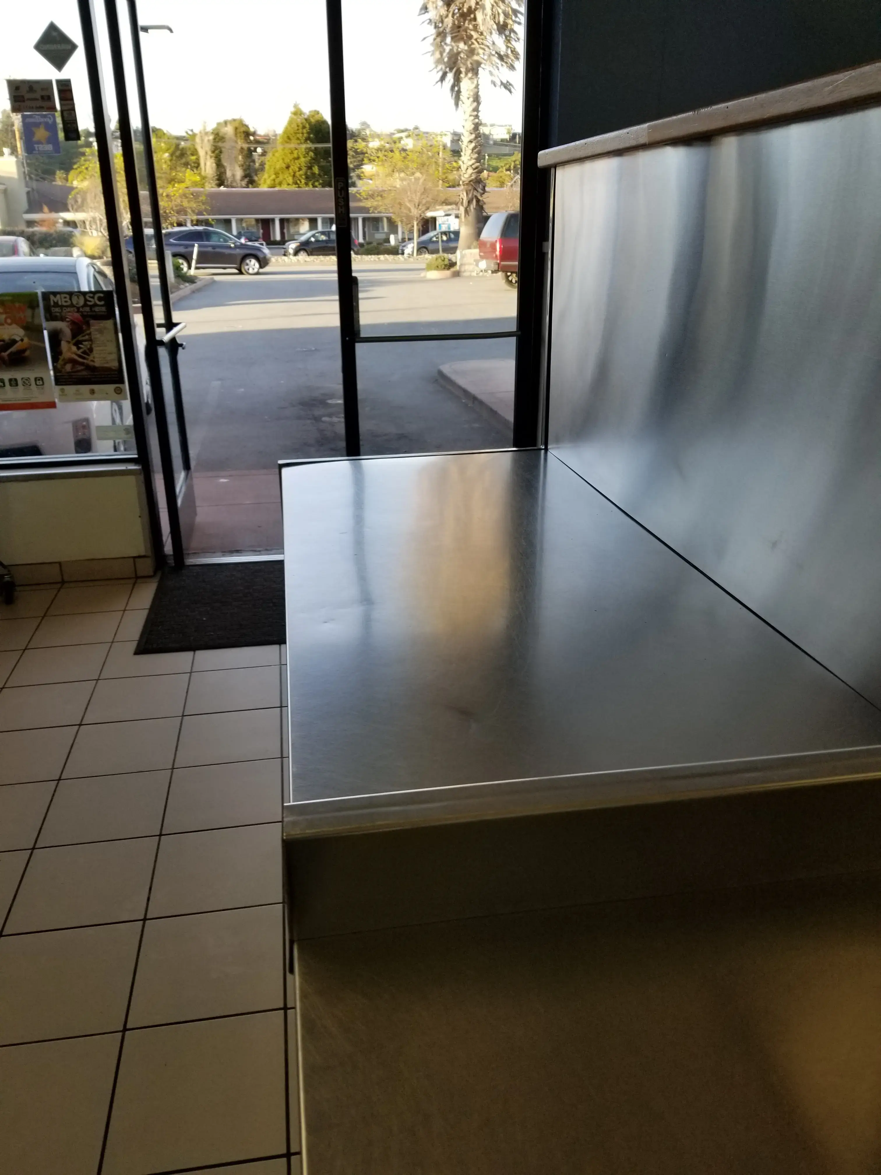 Super Suds Laundromat - Image 15