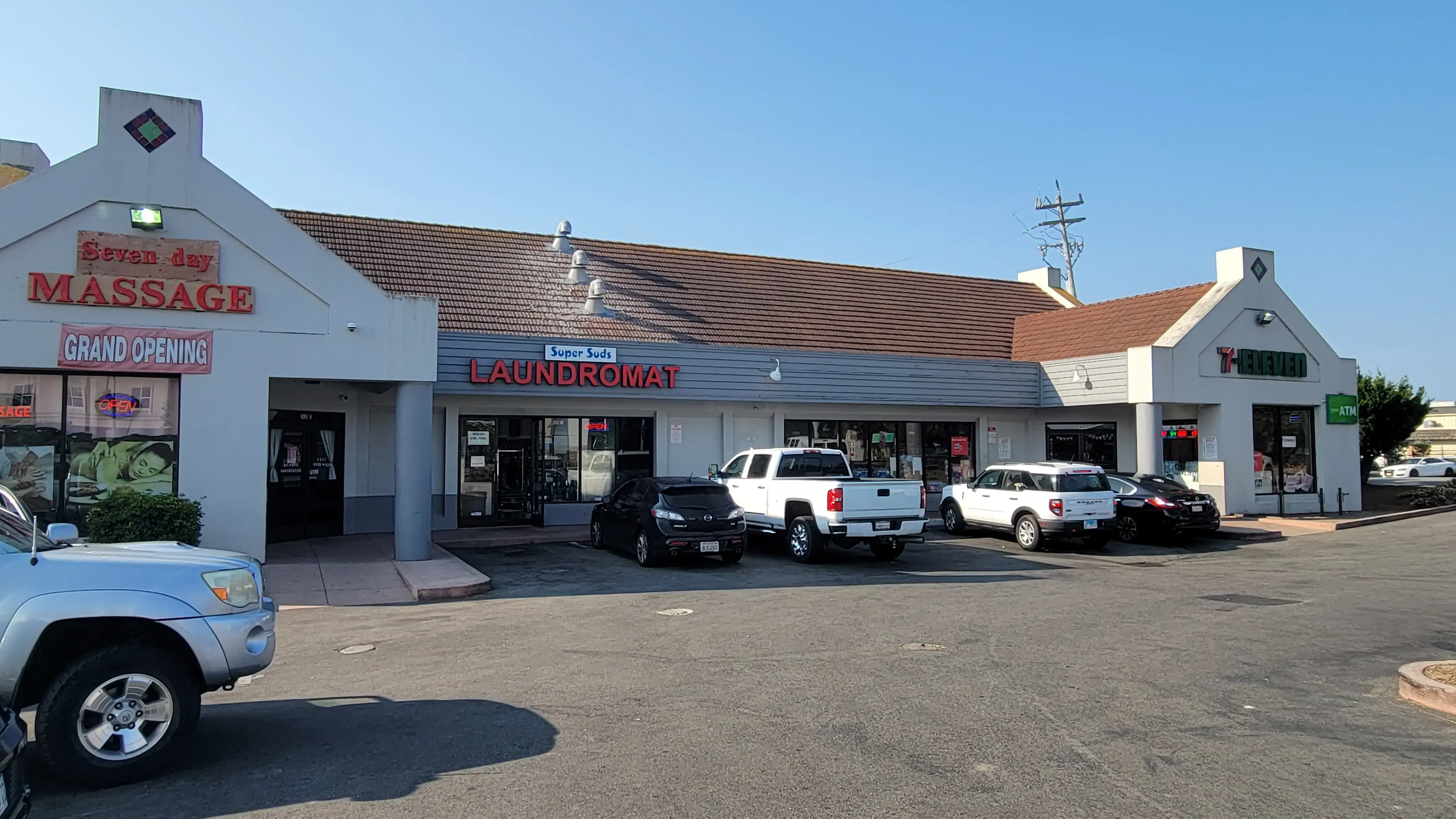 Super Suds Laundromat - Image 4