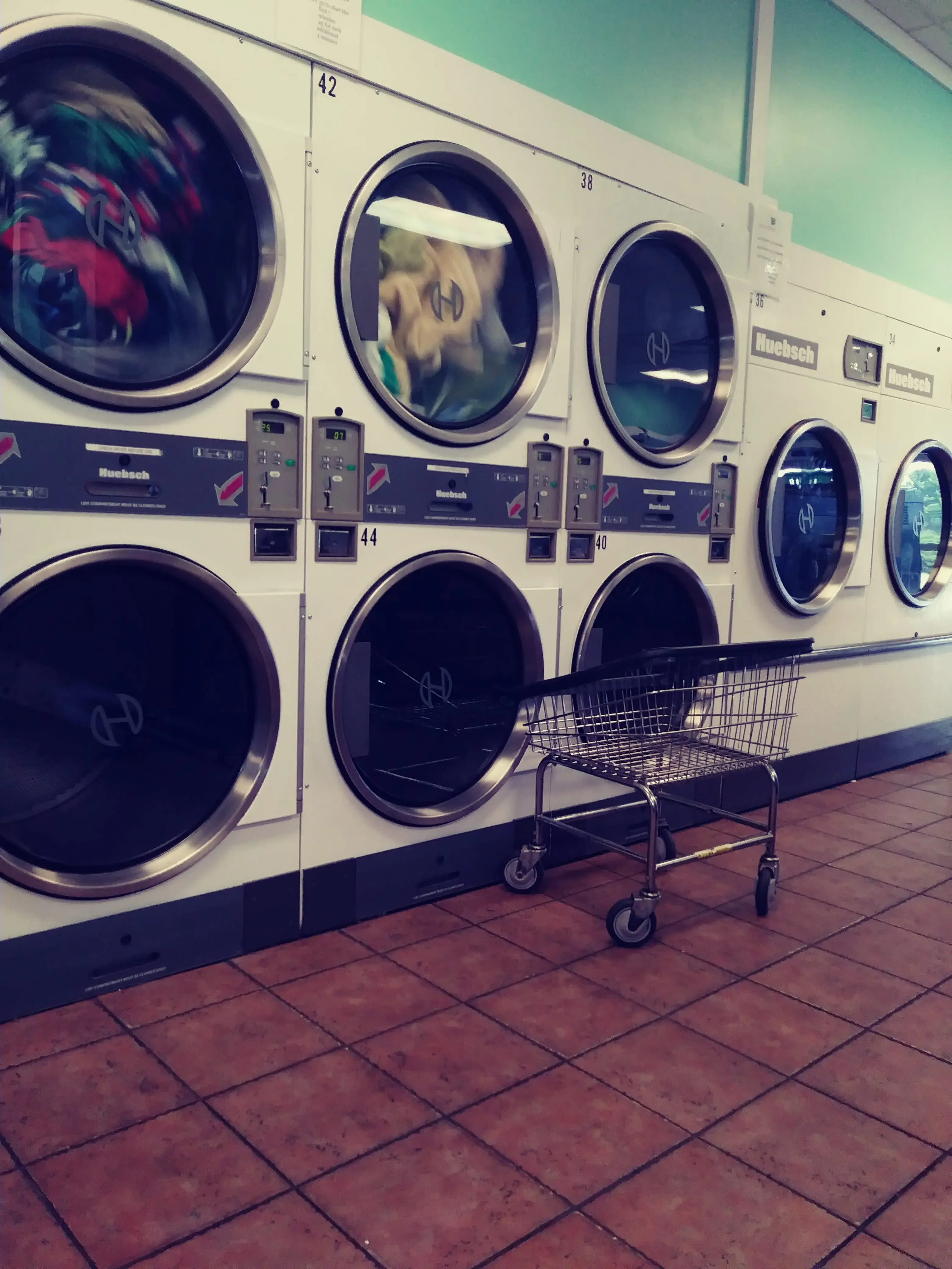 Super Suds Laundromat - Image 6