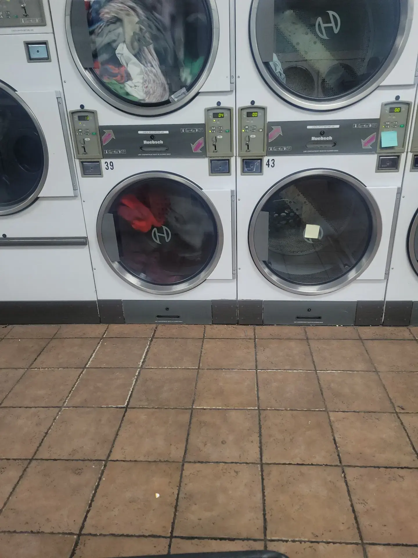 Super Suds Laundromat - Image 11