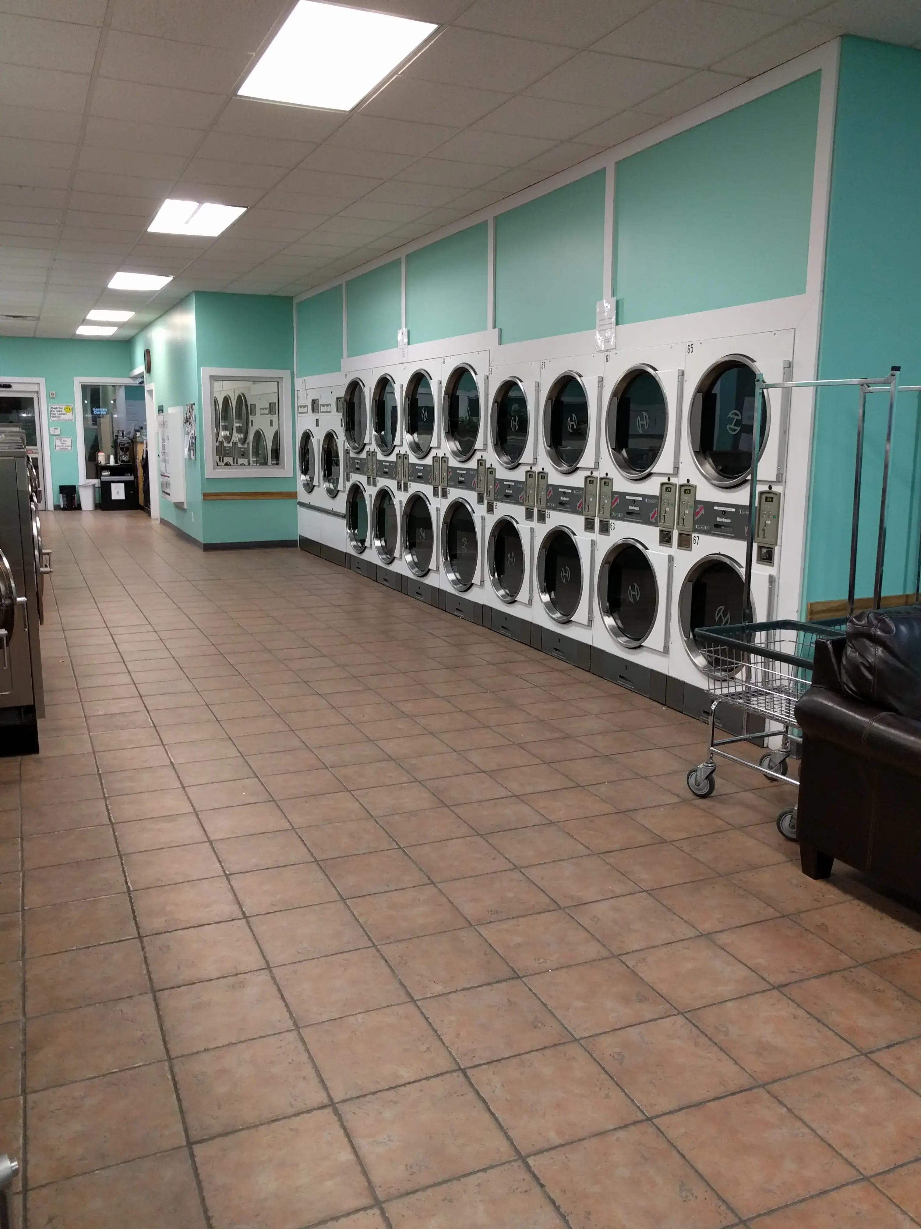Super Suds Laundromat - Image 13