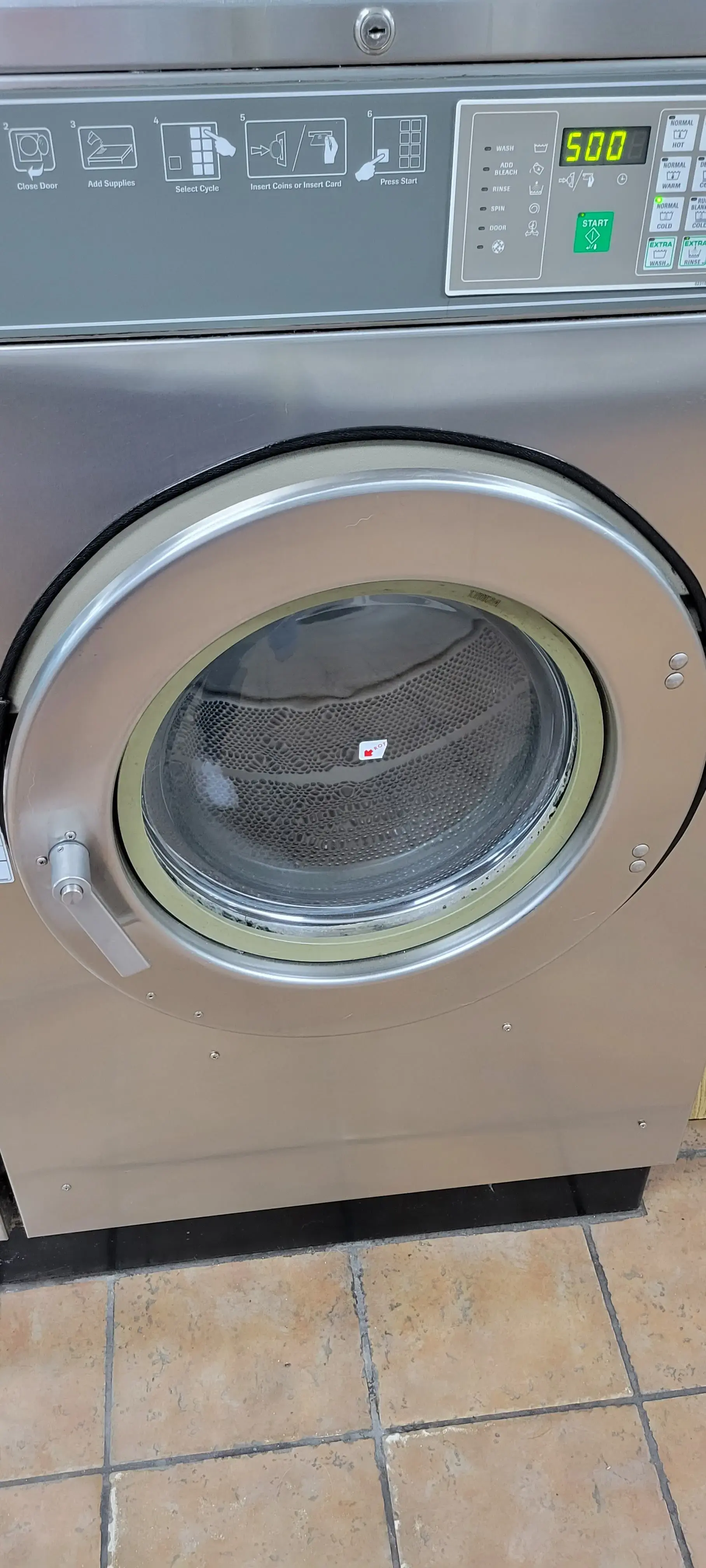 Super Suds Laundromat - Image 3
