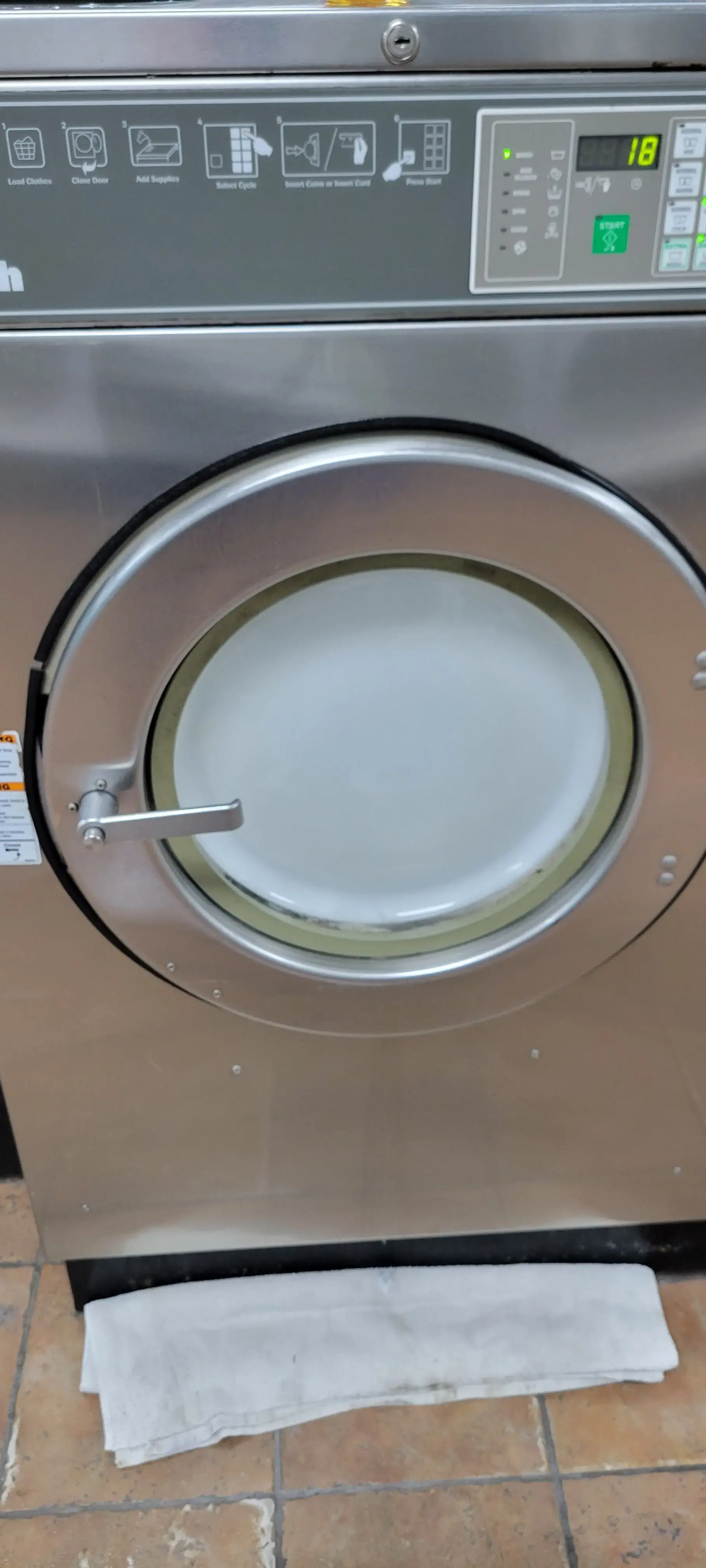 Super Suds Laundromat - Image 8