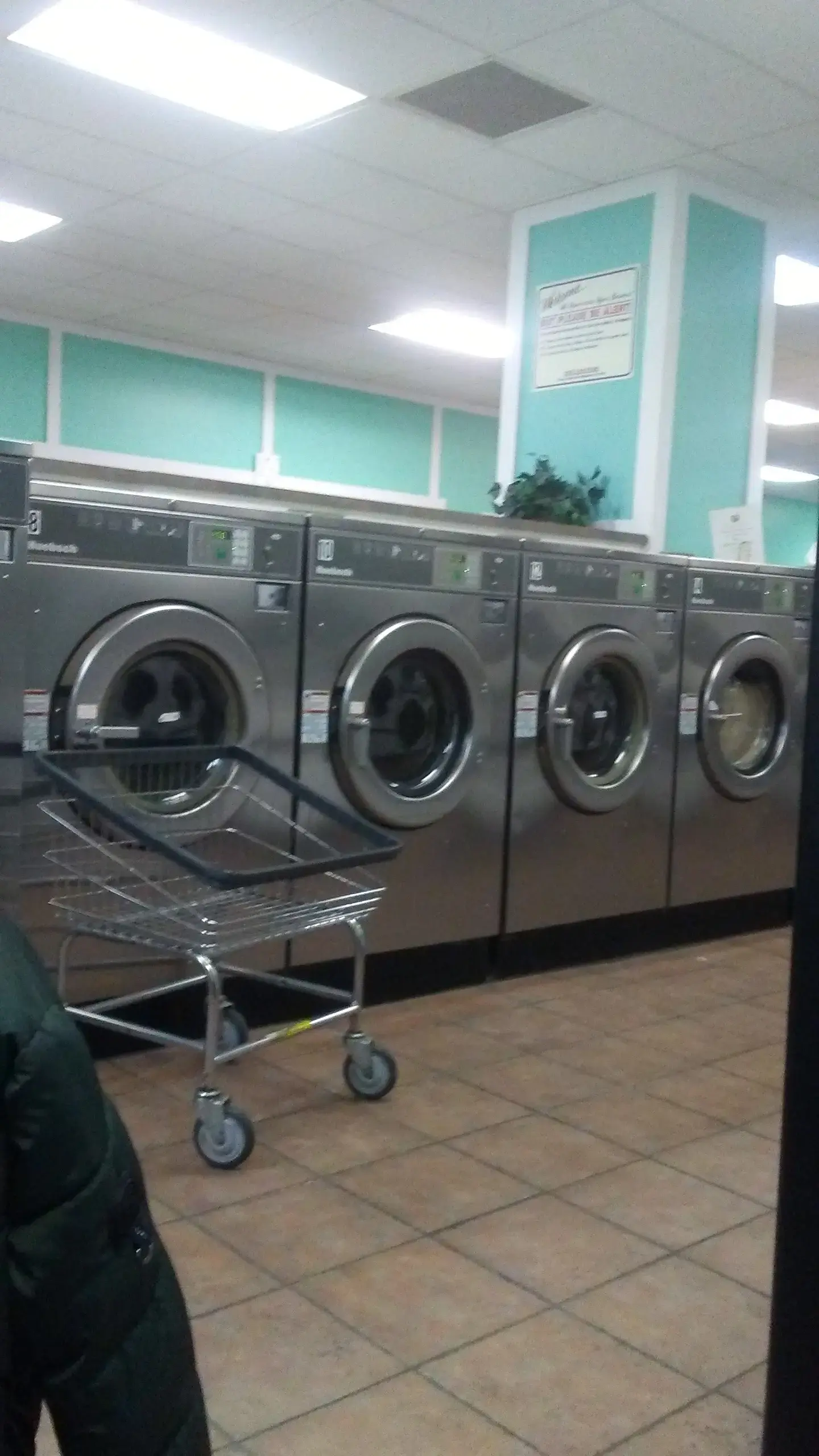 Super Suds Laundromat - Image 16