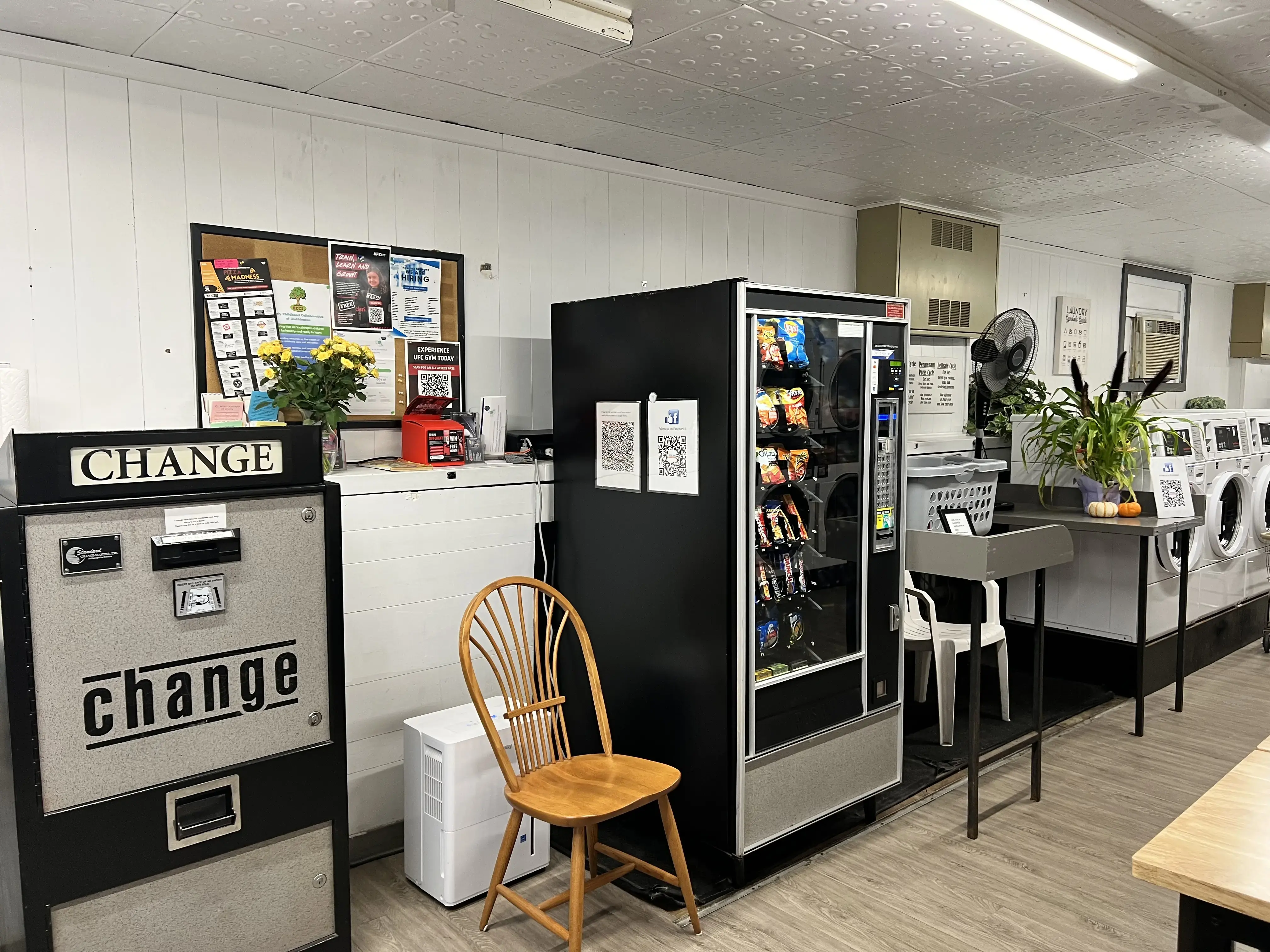 Super Suds Laundromat - Image 16