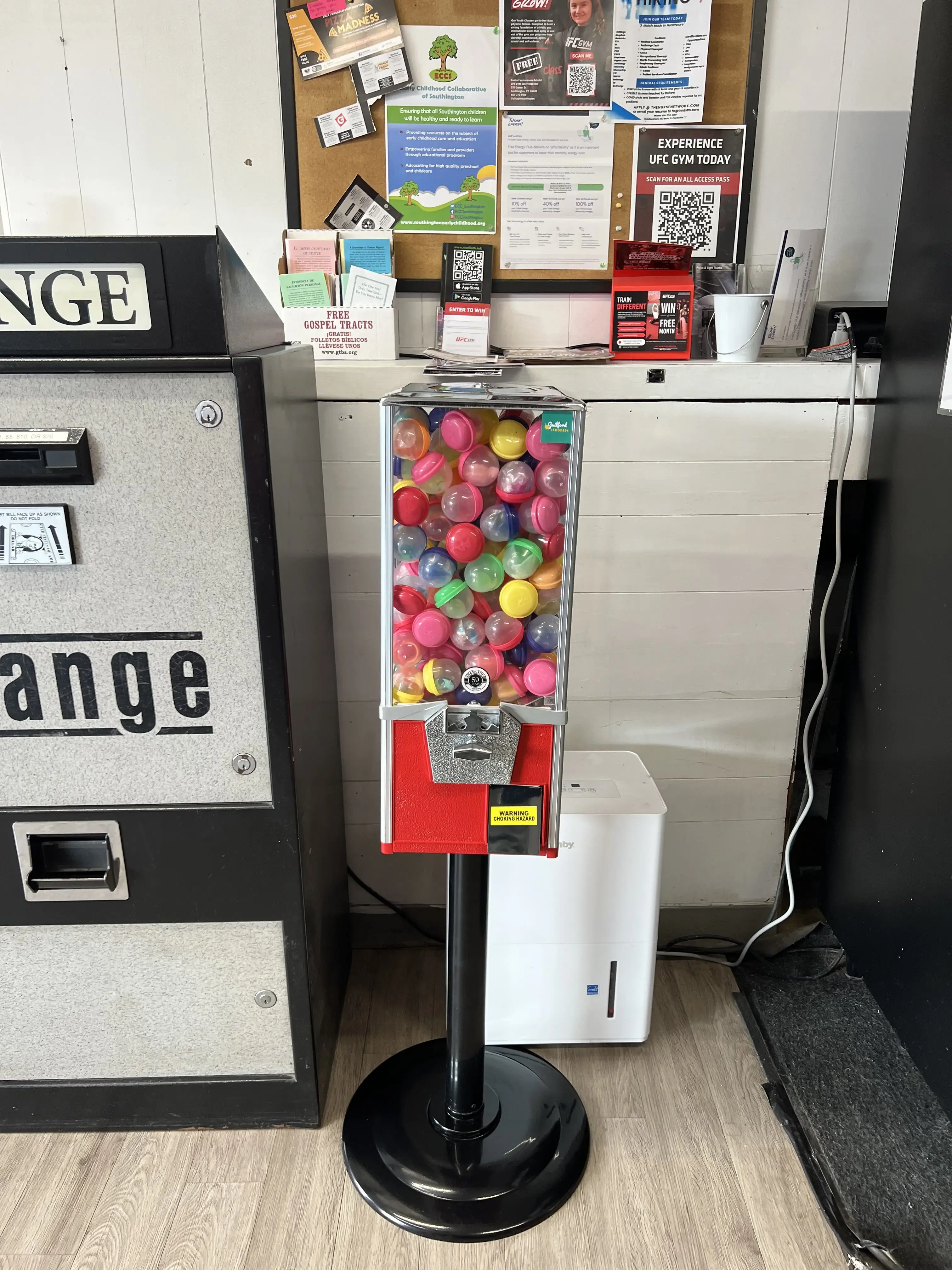 Super Suds Laundromat - Image 13