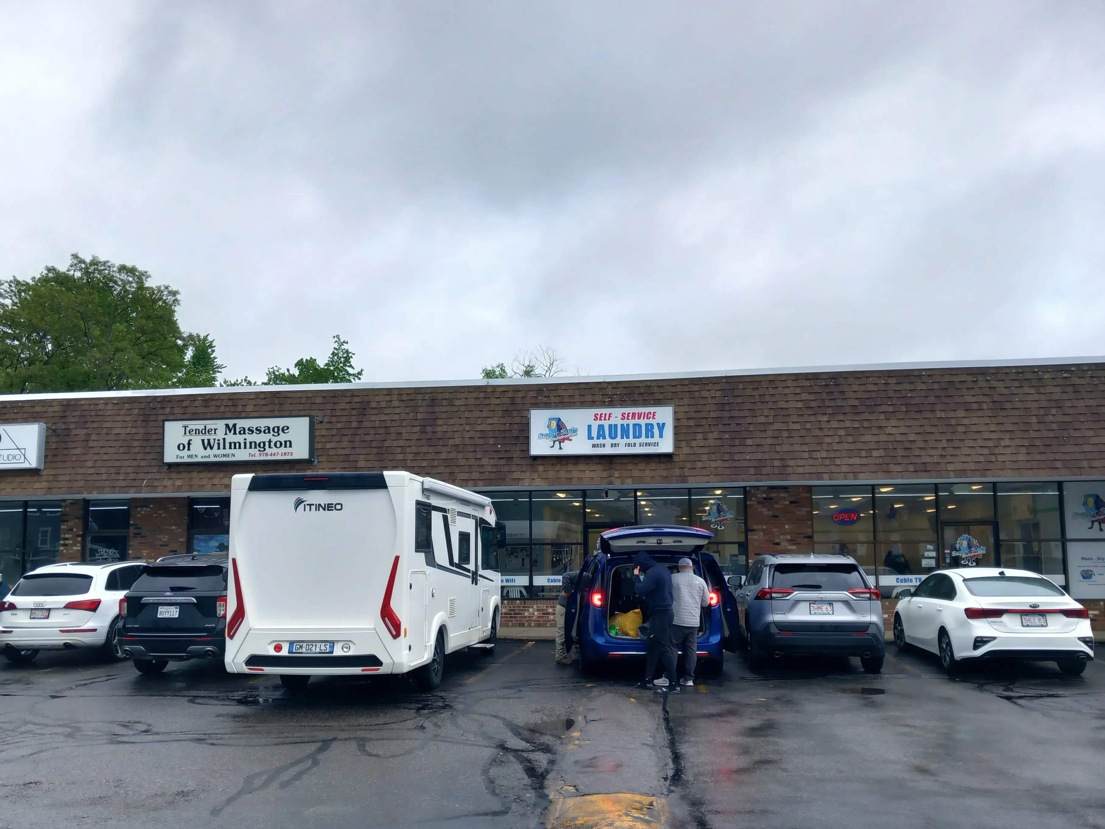 Super Suds Laundromats thumbnail 6
