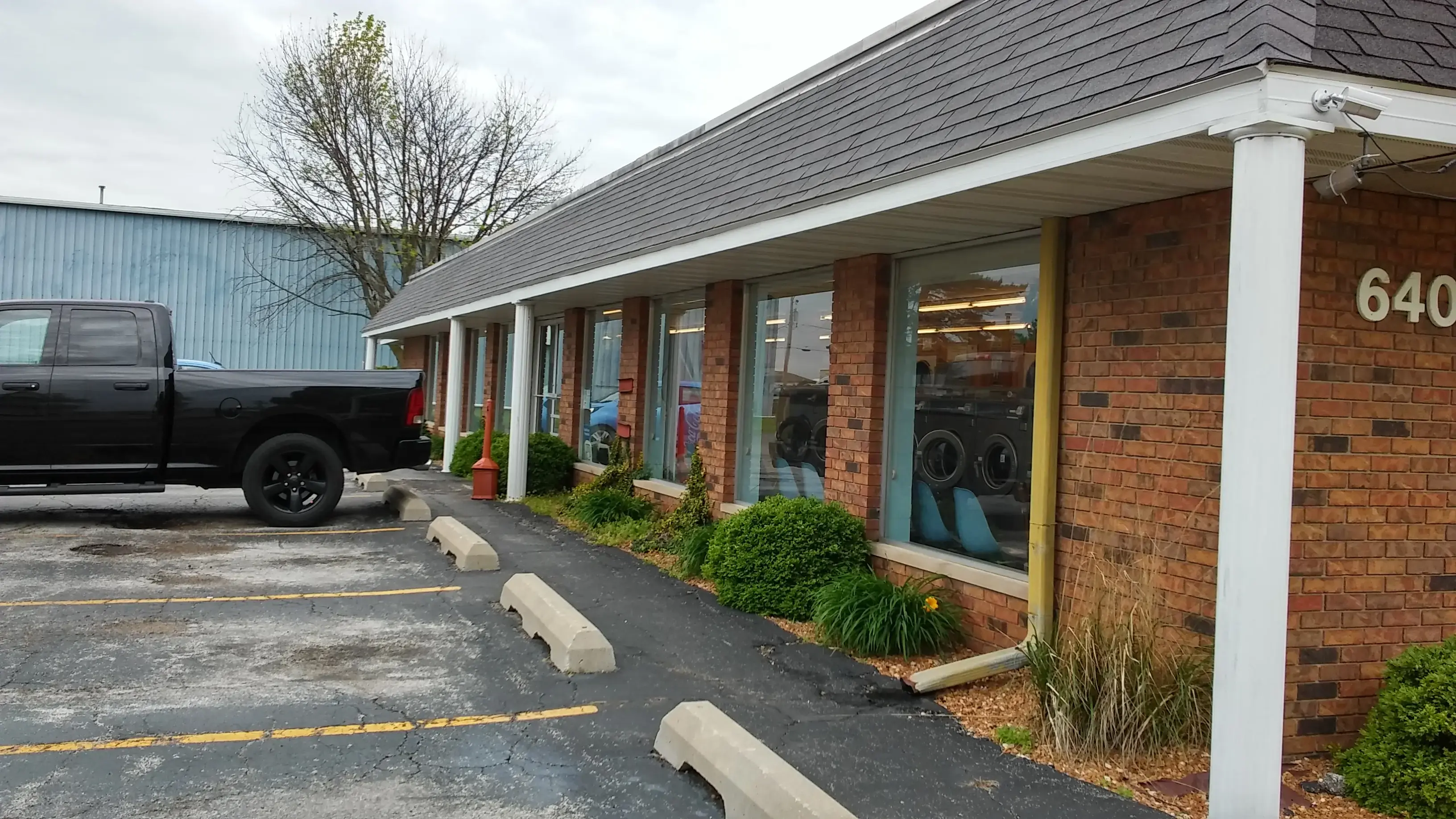 Super Suds Laundry Center - Image 7