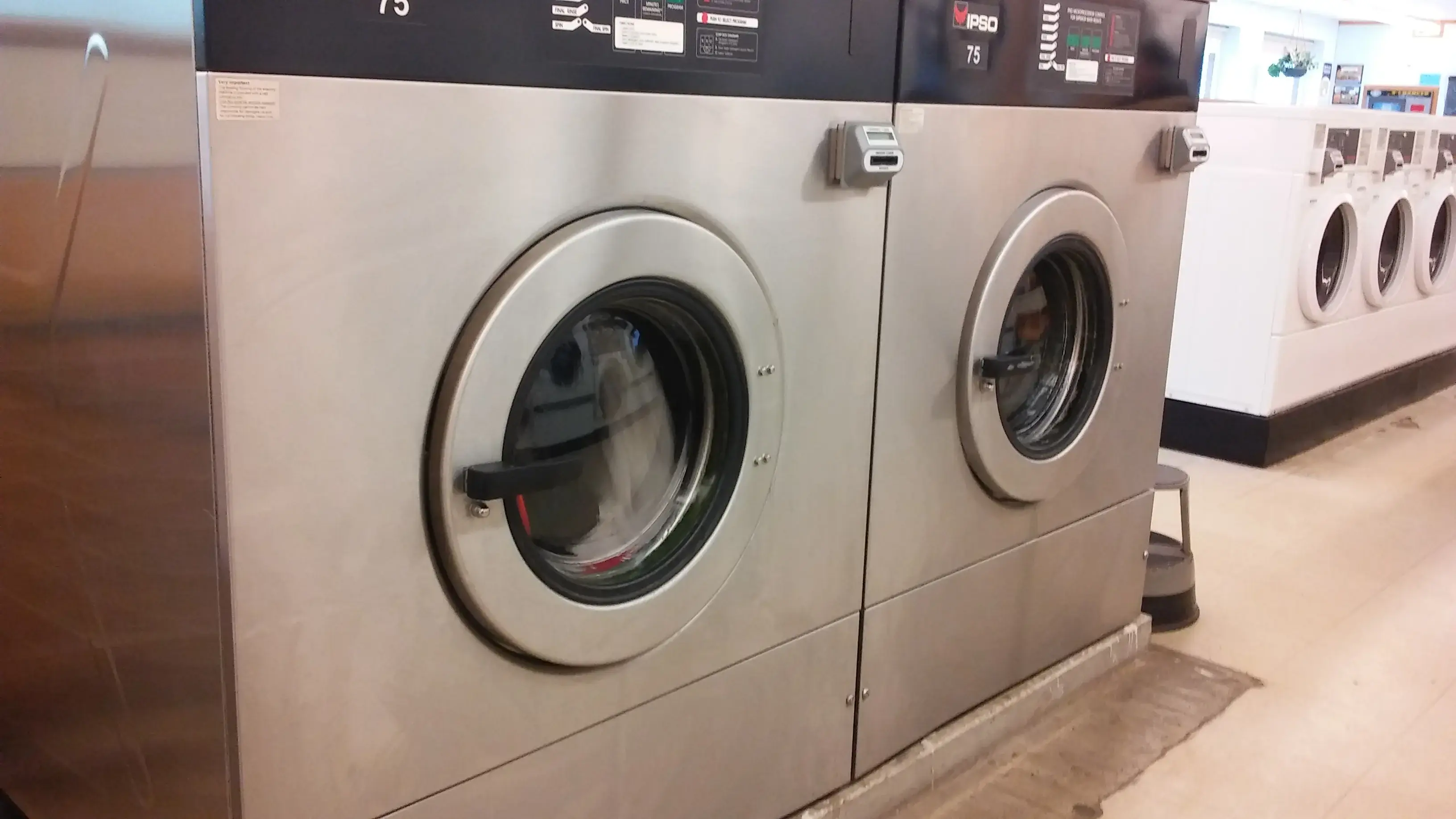 Super Suds Laundry Center - Image 3