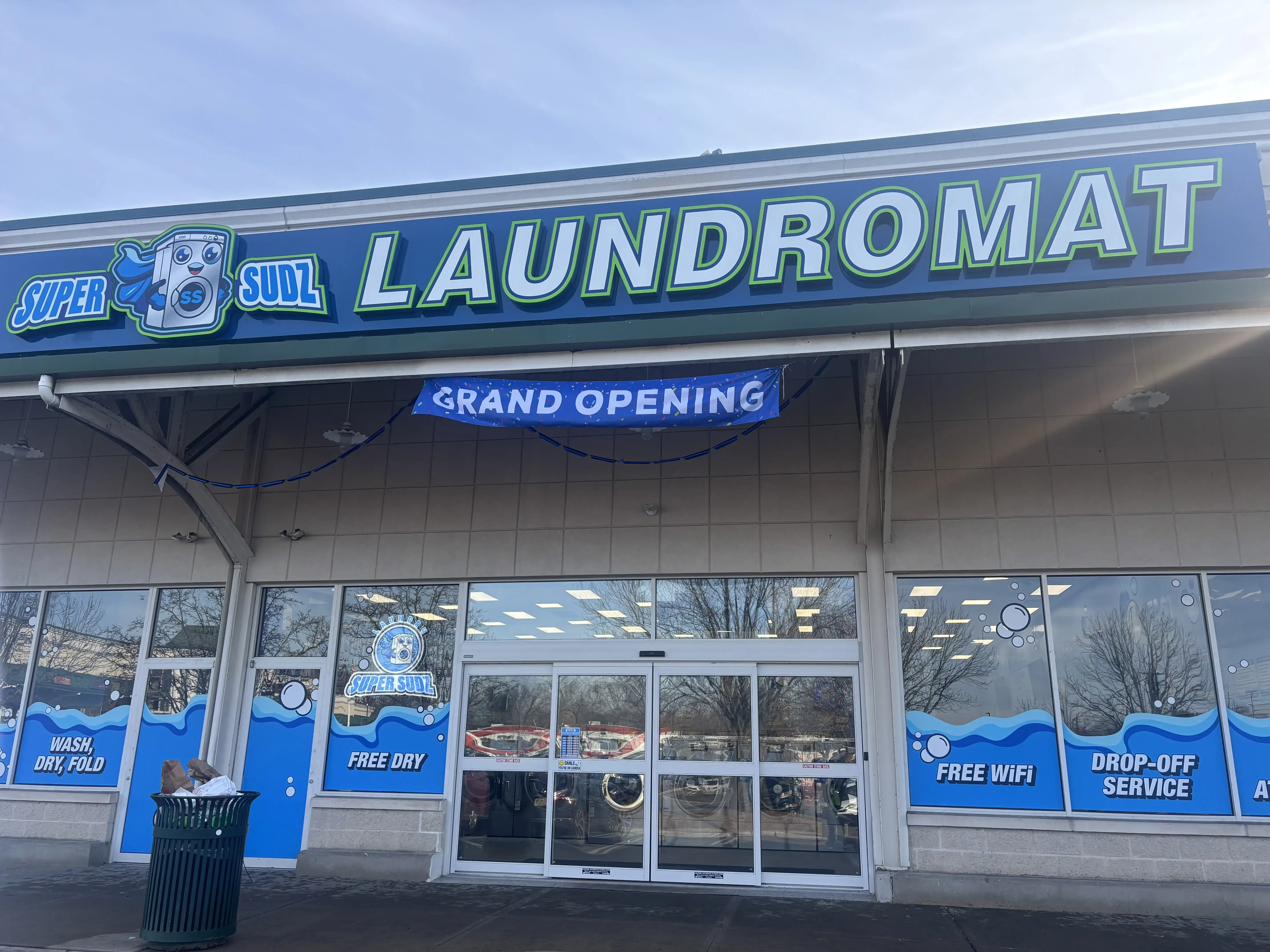 Super Sudz Laundromat - Image 3