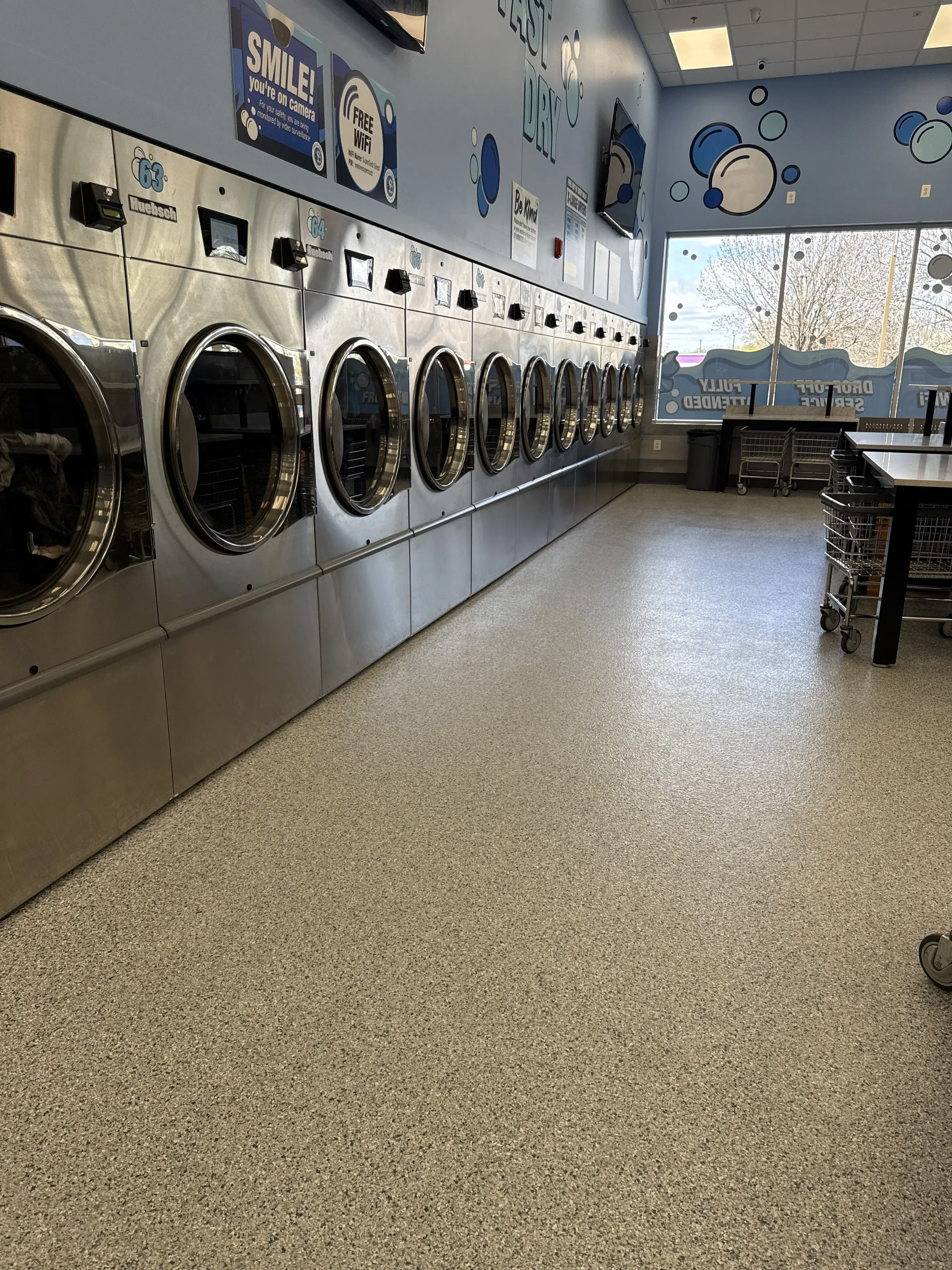 Super Sudz Laundromat - Image 17