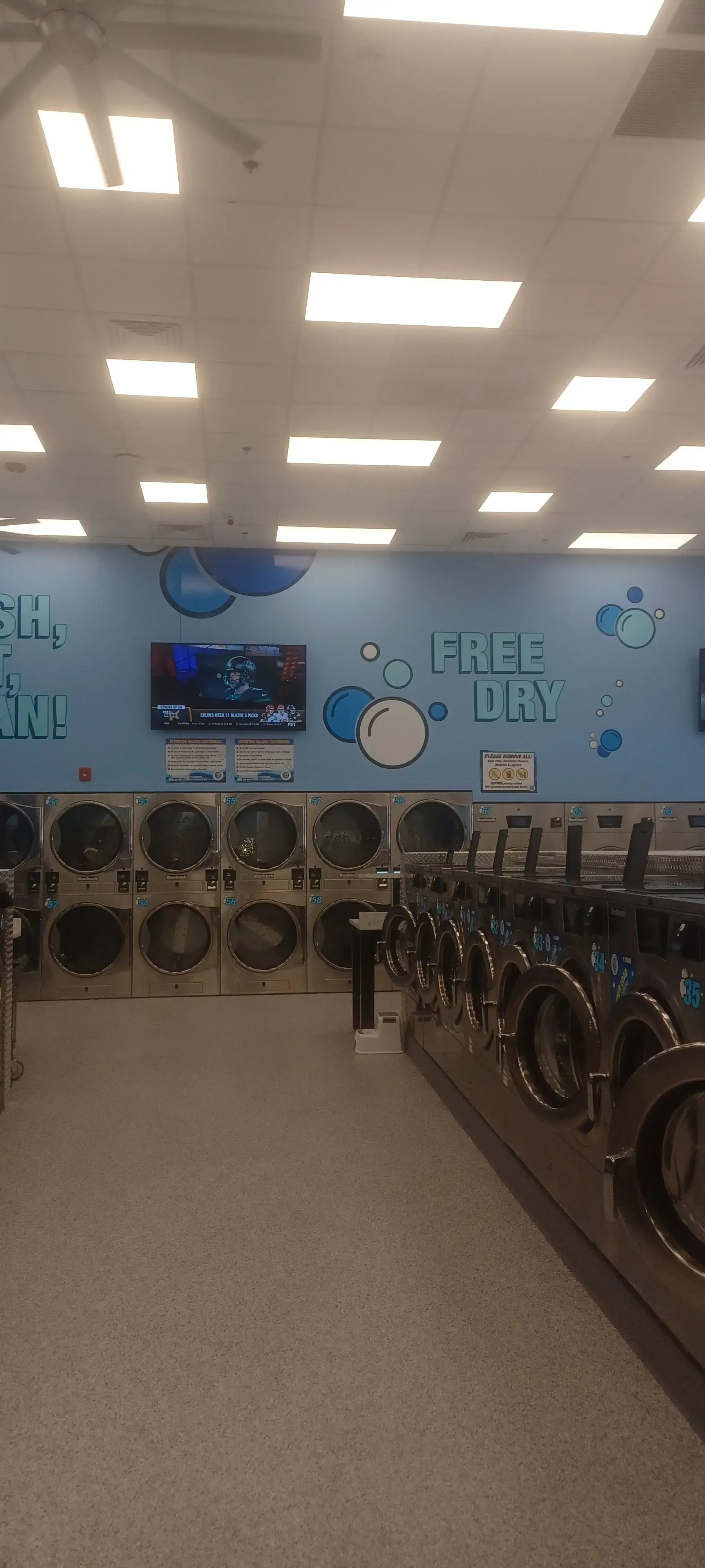 Super Sudz Laundromat - Image 19