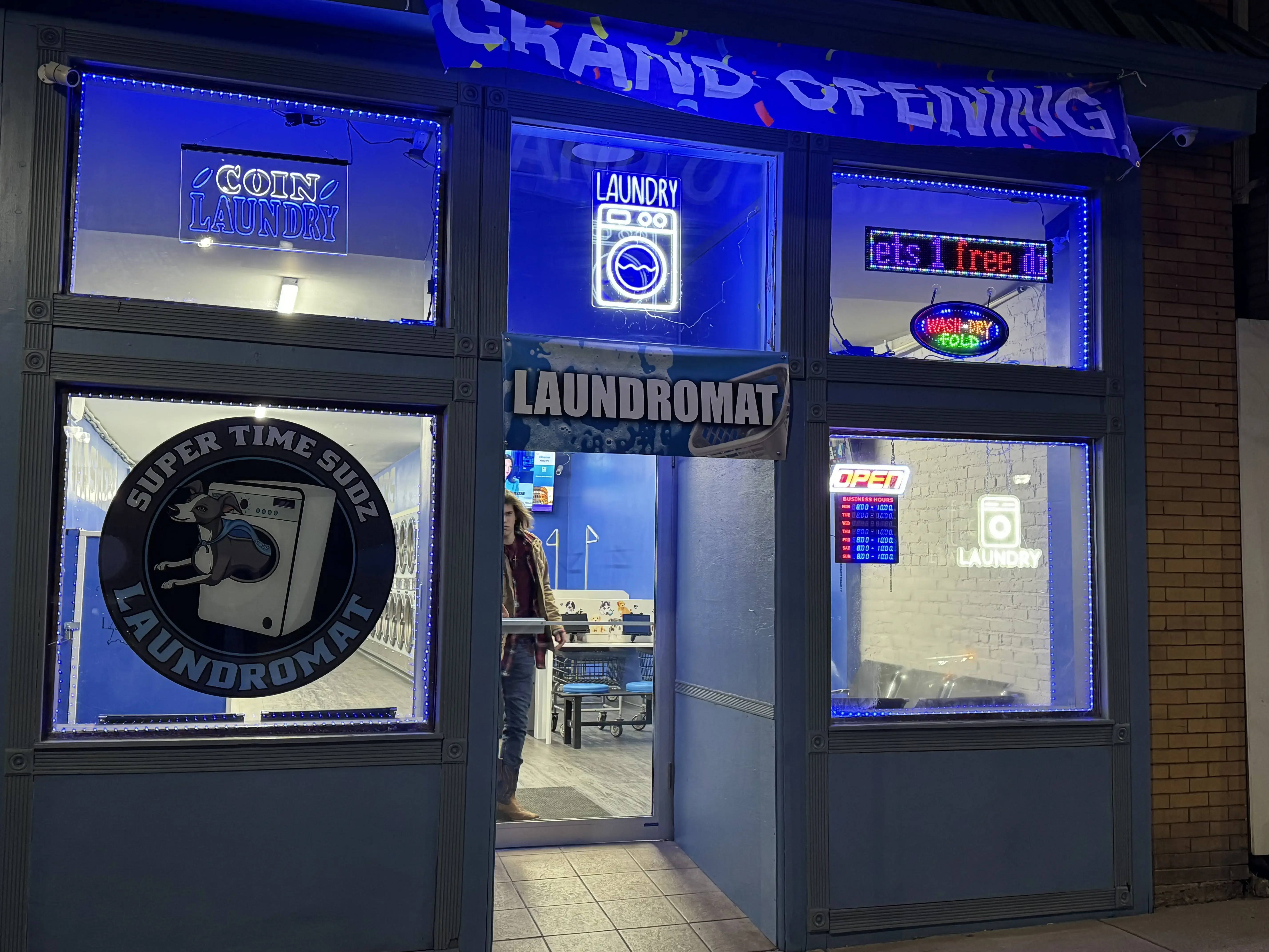Super Time Sudz Laundromat - Image 2