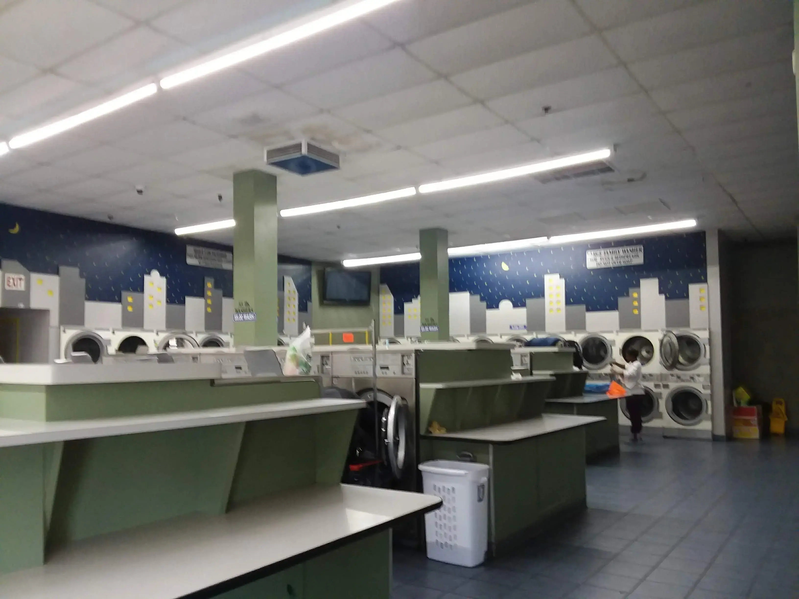 Super Wash Coin Laundromat - Image 18