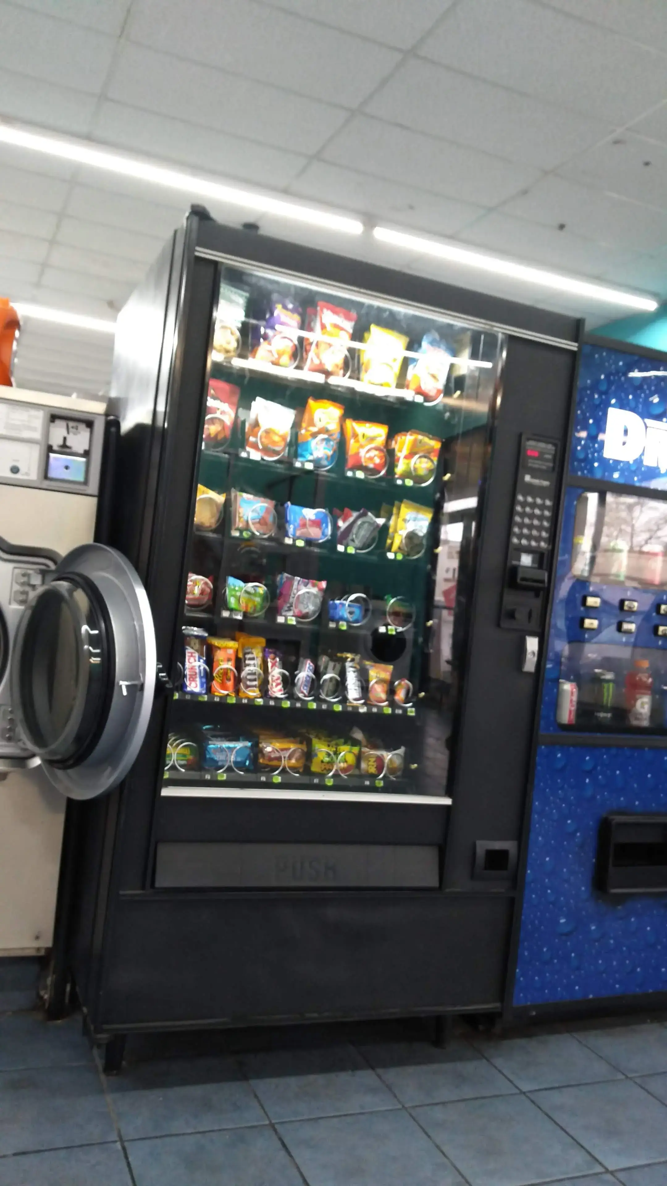 Super Wash Coin Laundromat - Image 3